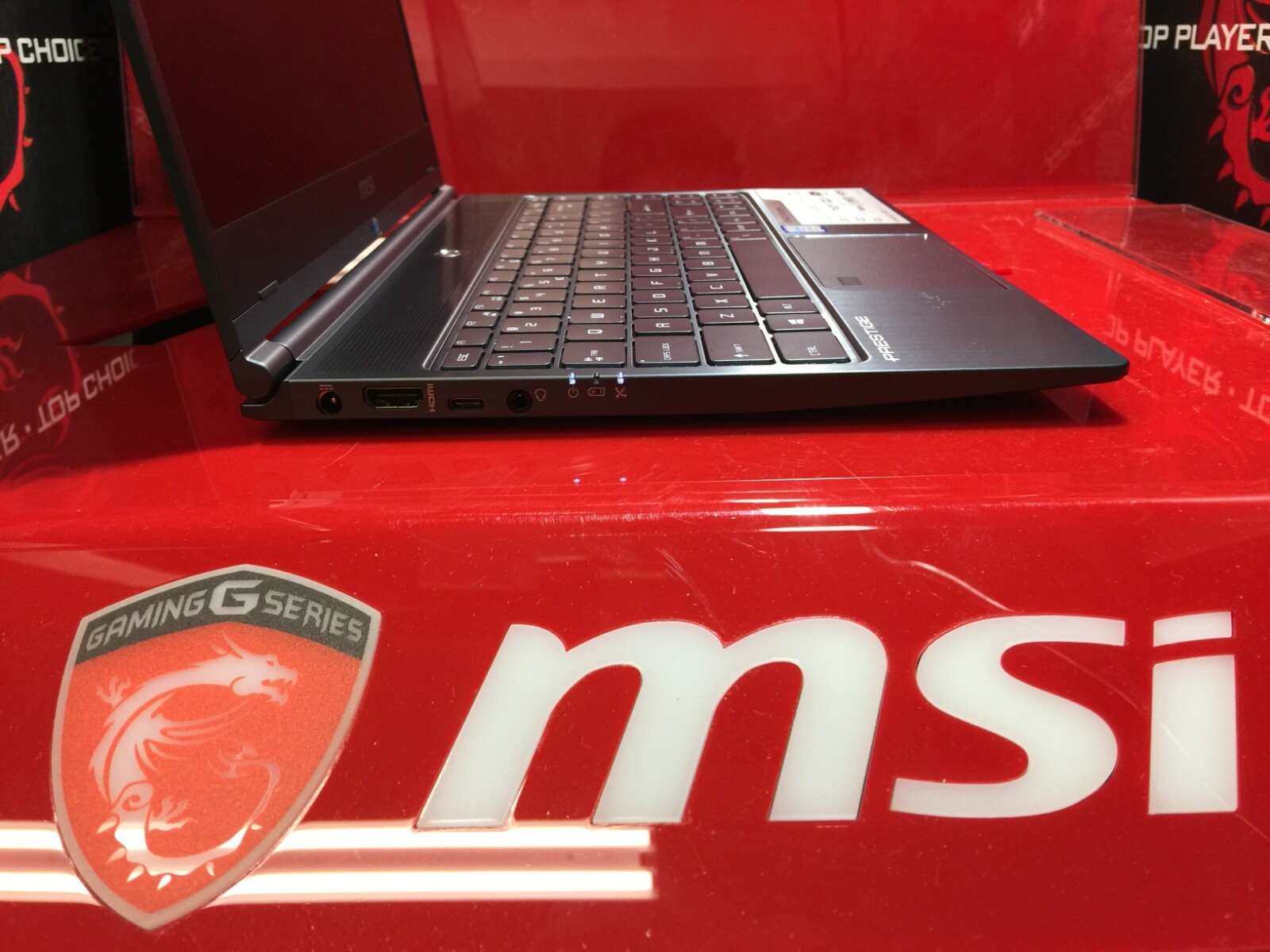 PS42 Modern-059 14″ FHD Professional Laptop Intel Core i7-8550U MX150 16GB DDR4