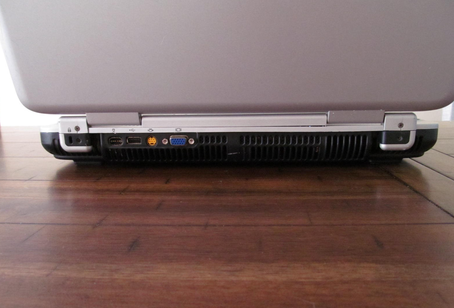 HP Pavilion ZD8000 17″ Vintage Pentium4 3.0ghz Laptop No HDD Parts or Repair