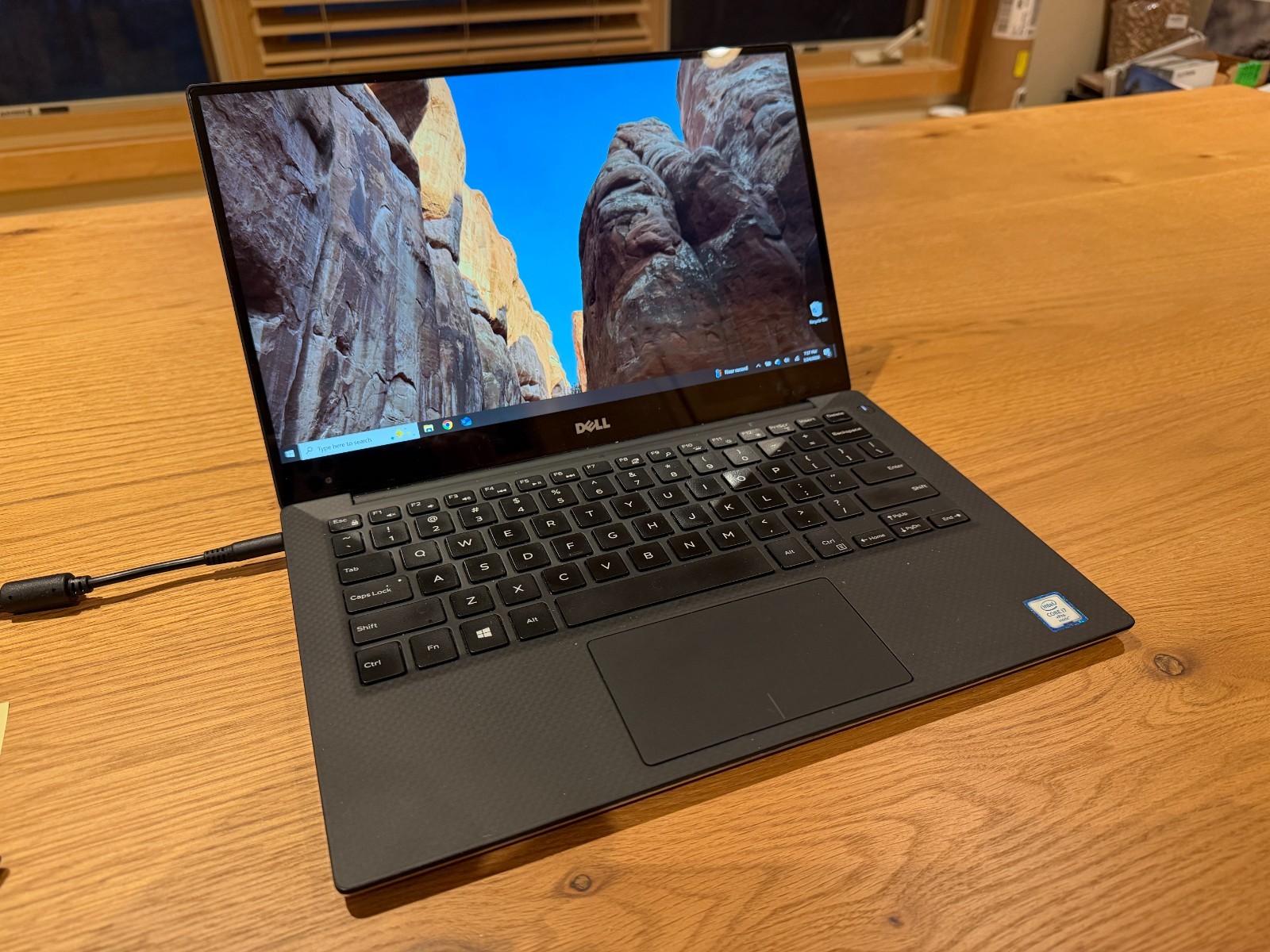 Dell XPS 13 9350 13″ Laptop Intel i7-6600U 233GB SSD