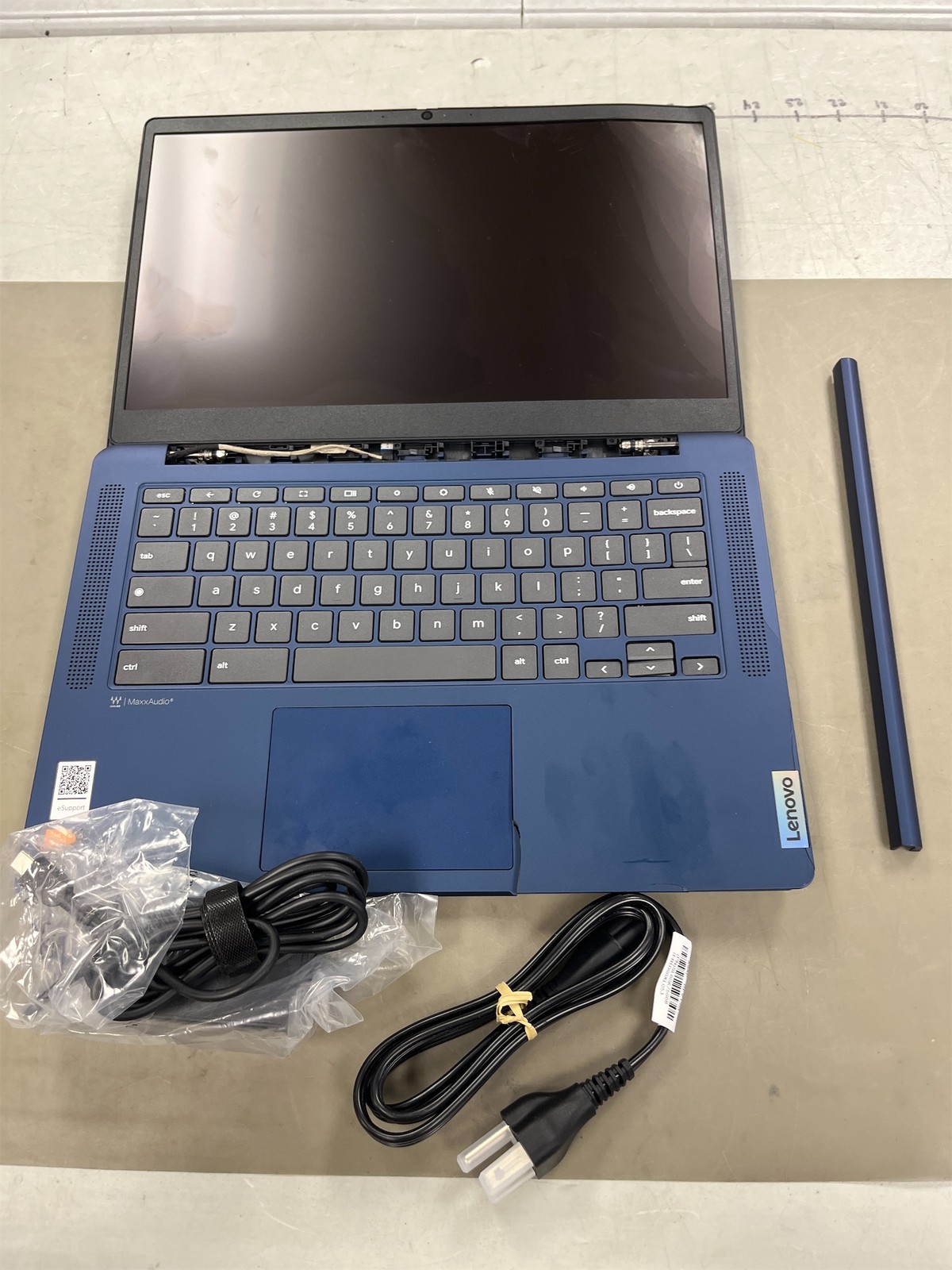 LENOVO IDEAPAD SLIM 3 *For Parts*