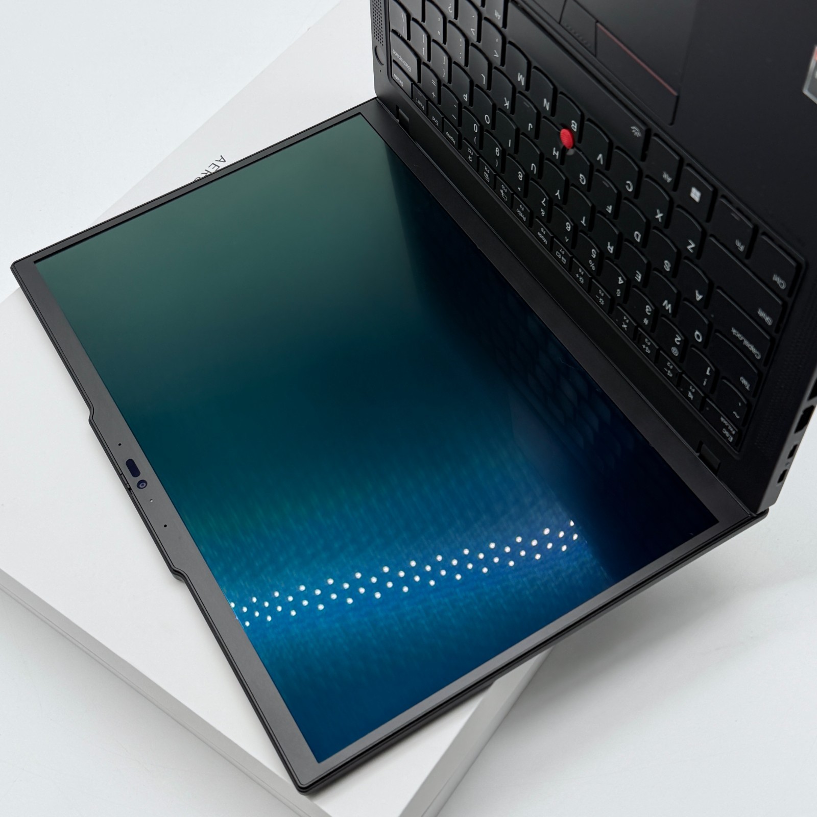 EXCELLENT ThinkPad P14s Gen 5 2.8K OLED Ryzen 7 8840HS – 64GB RAM – 1TB Win11Pro