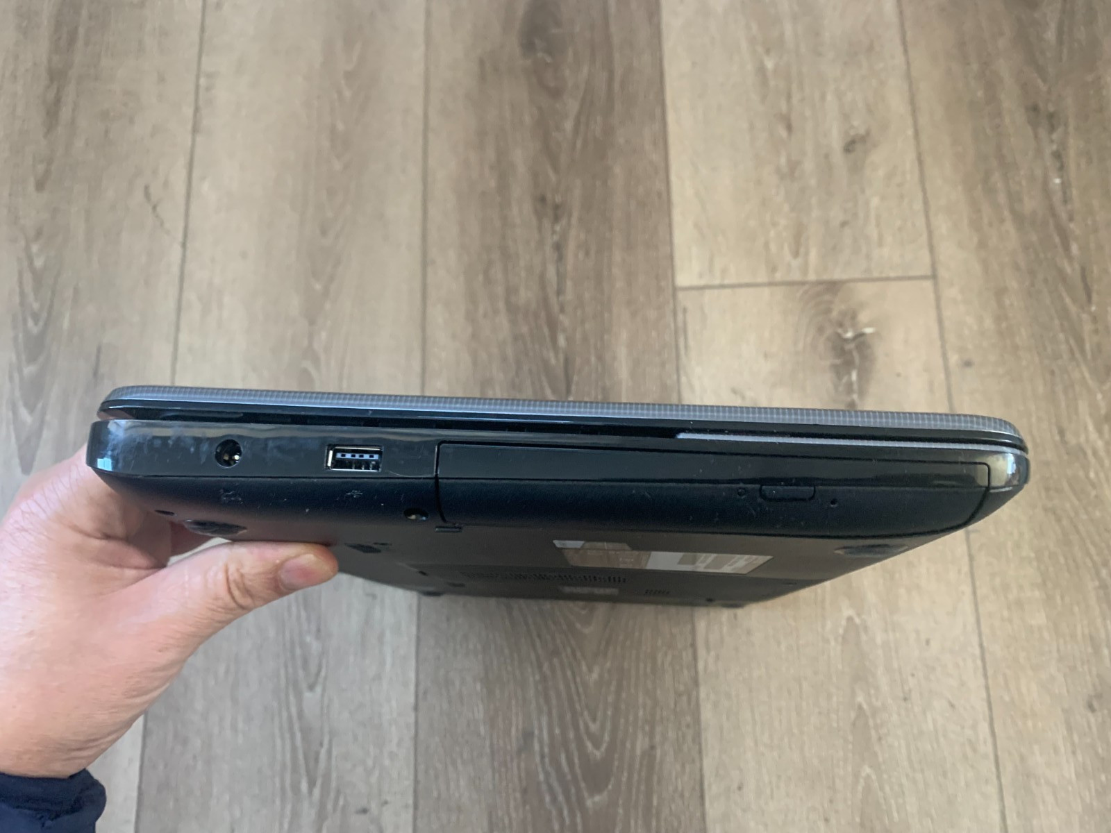 Toshiba Satellite L850 Intel Core i3-2348M 2.30GHz 8GB RAM 320GB HDD Win 10