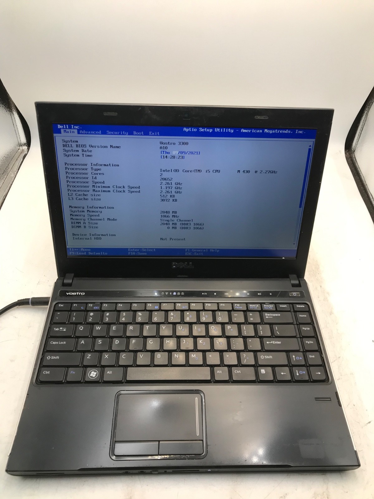 Dell Vostro 3300 Intel Core i5 1st Gen. 13″ Laptop 2GB RAM NO HDD-MZ