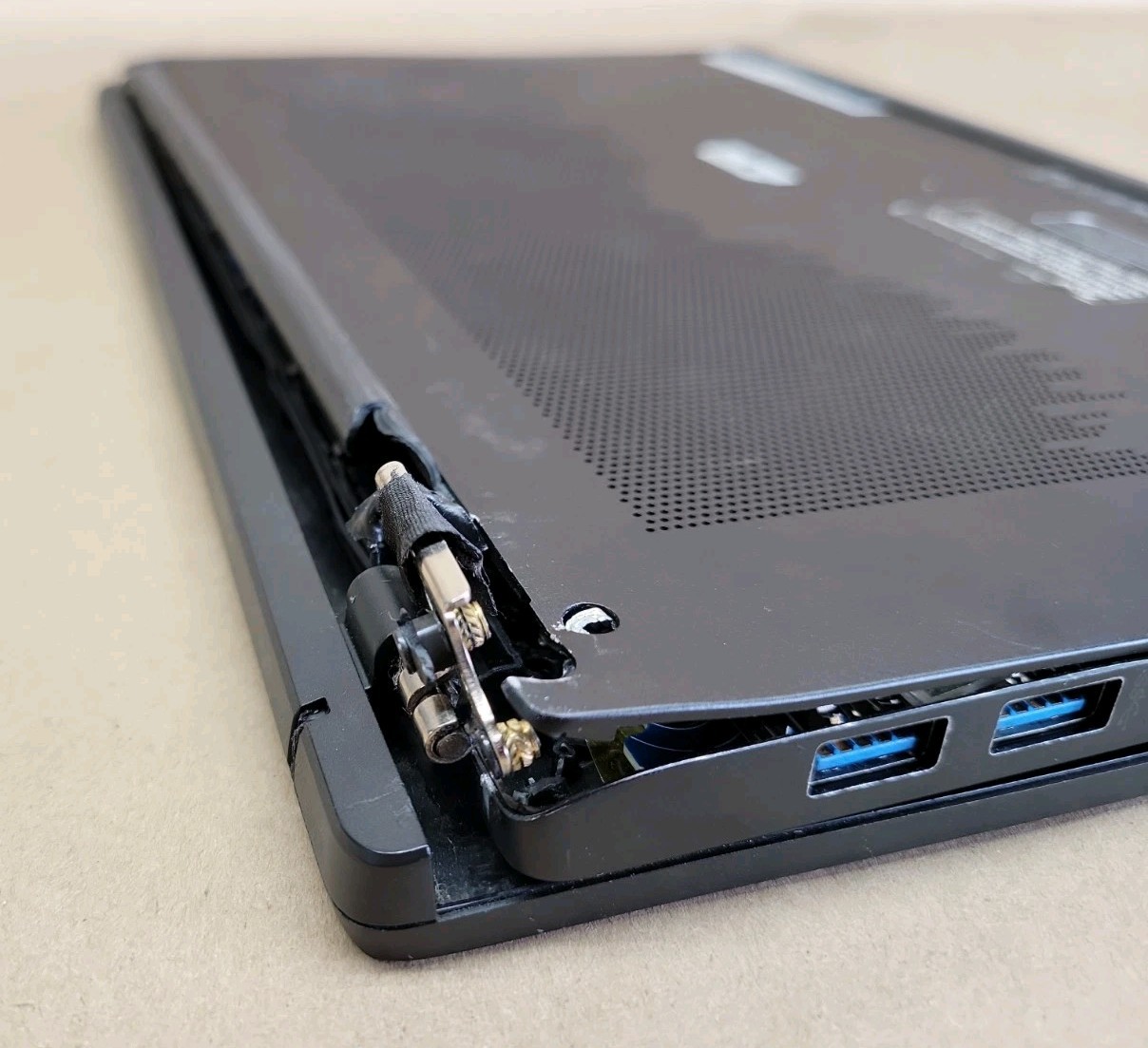 MSI Summit B14, Intel Core i5-1135G7 @ 2.4GHz, 8GB RAM, NO SSD, NO OS *READ*