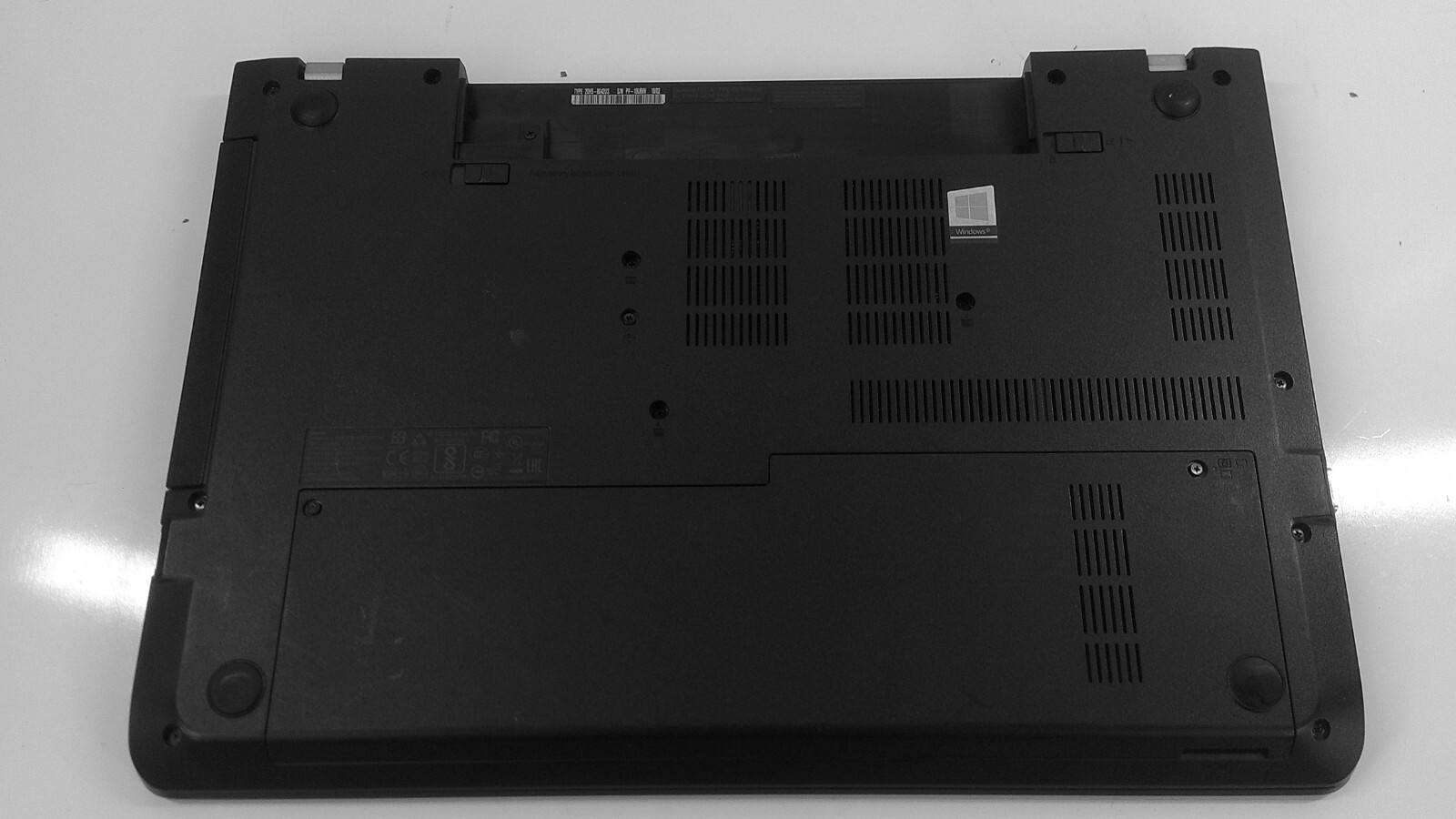 Lenovo Thinkpad E570 i3-7th Gen 4GB RAM 15.5″ Screen No HDD No Battery Laptop