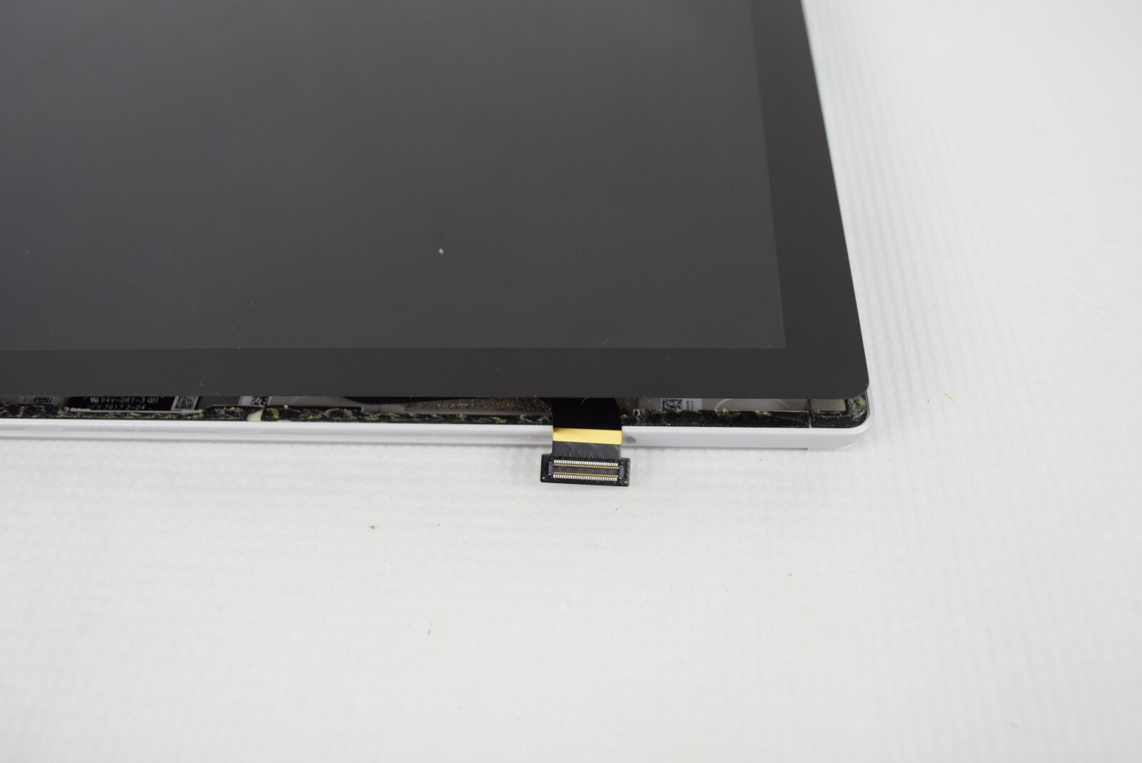 Microsoft 1796 Intel i7-5th 8 GB Ram OS Not Installed 256 GB HDD Cracked