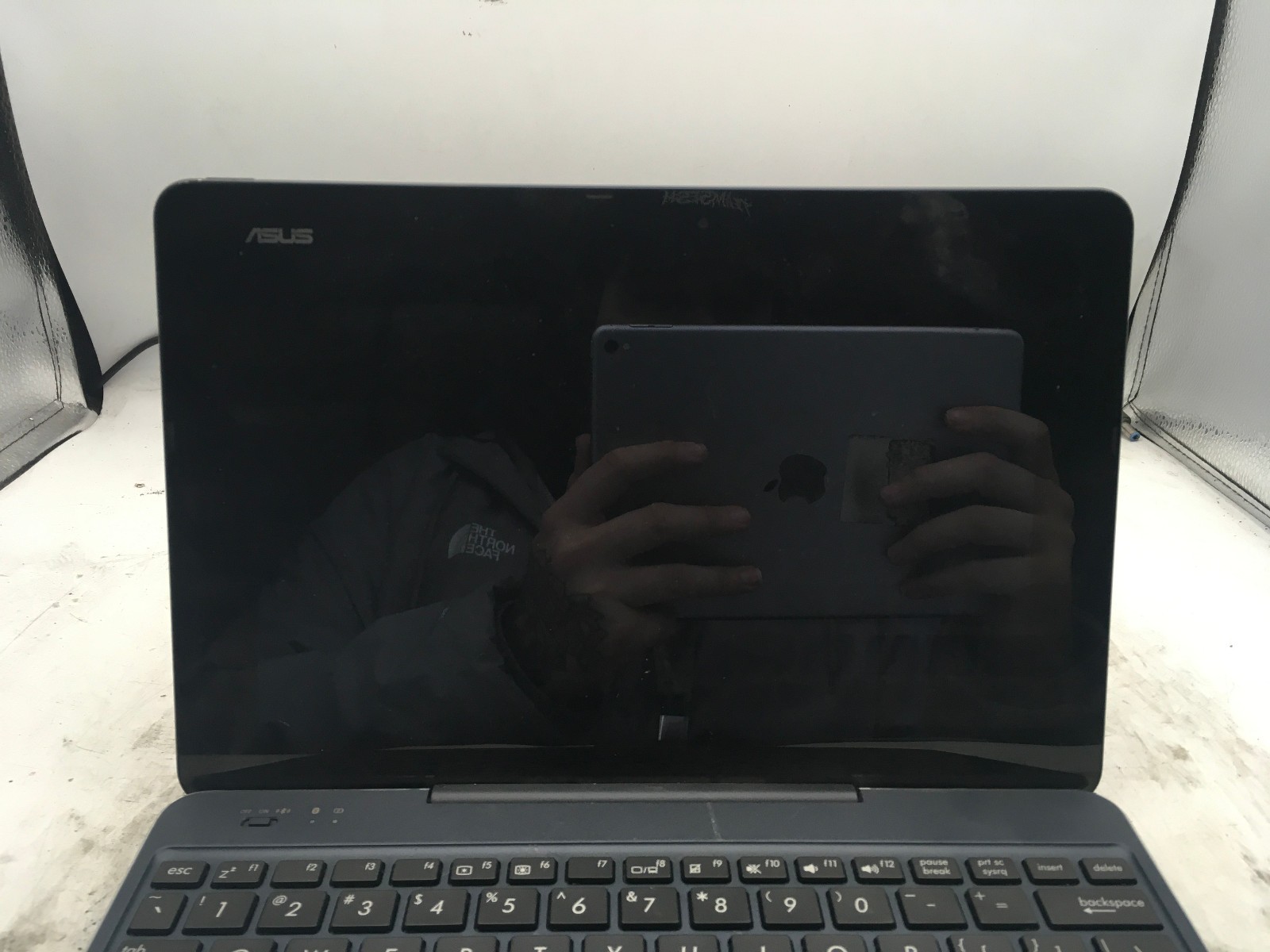 ASUS TABLET T100CHI C1 BK 12M – FOR PARTS/NO POWER – INTEL ATOM Z3775 – READ -BB