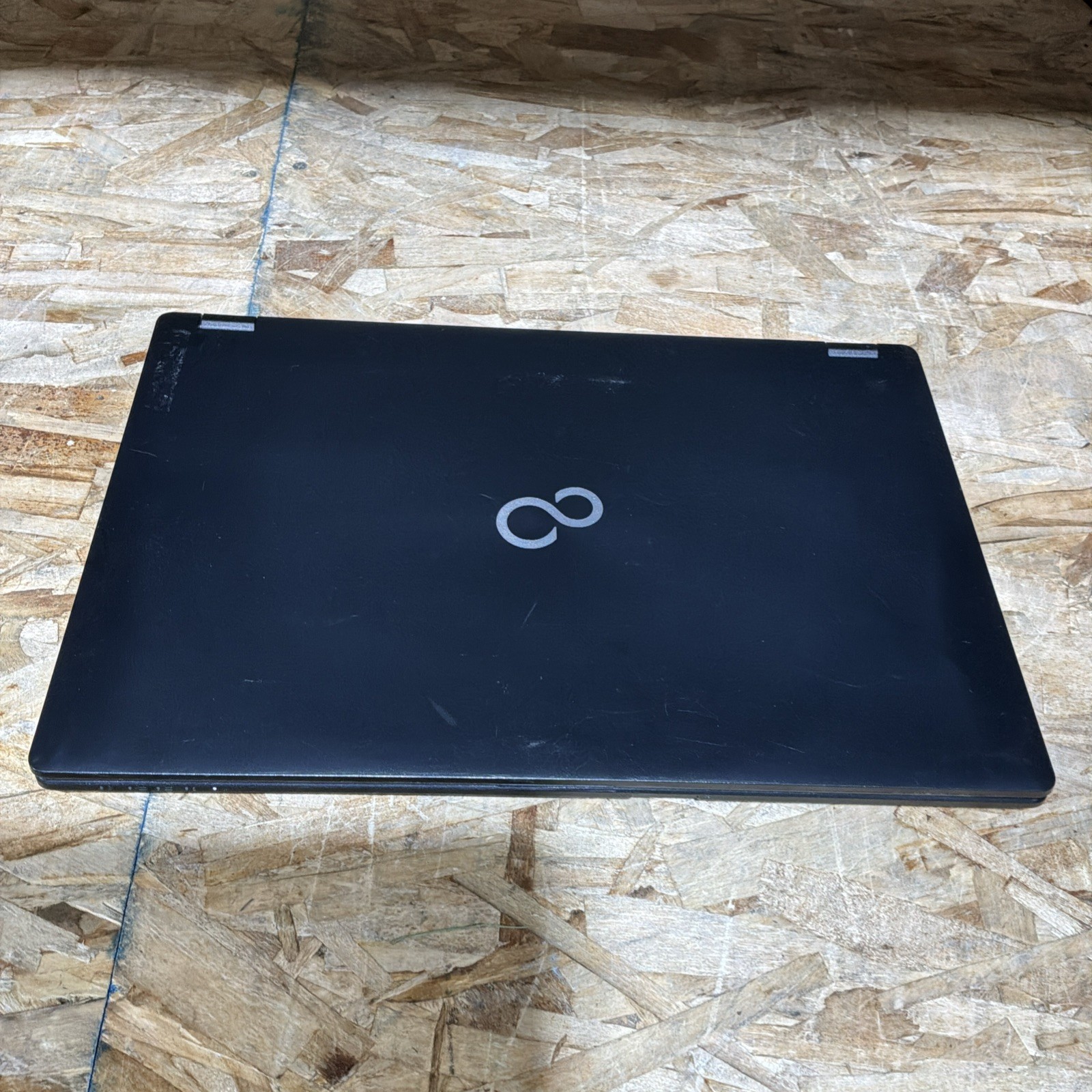 Fujitsu Lifebook E558 I5-8250U 1.60GHZ 256GB SSD 4 GB RAM Win 10 C399