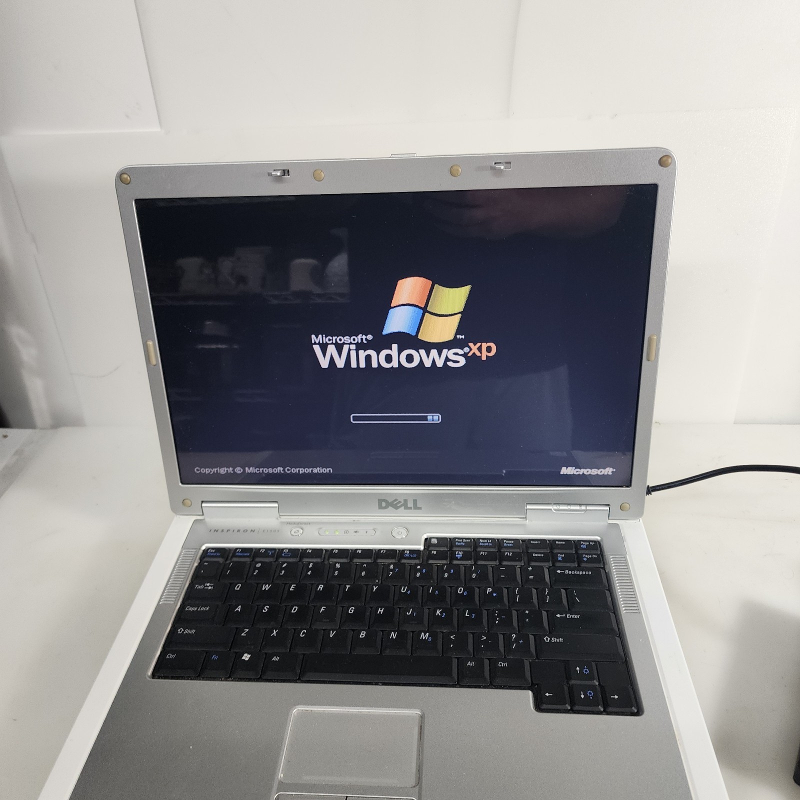 DELL INSPIRON E1505 LAPTOP 1GBRAM SCREEN INTACT W/PwrCord – WORKS