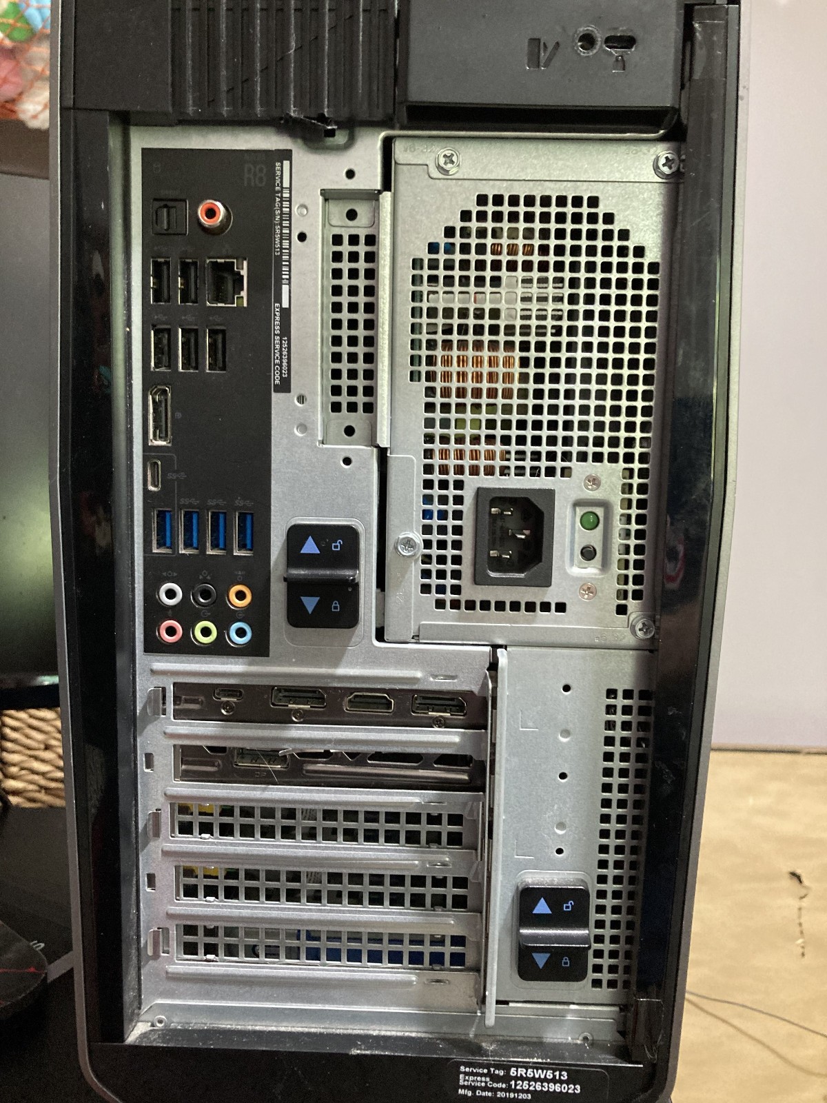 Dell Alienware Aurora R8 i7 9700 32GB Ram Liquid Cooled 512gb SSD EVGA RTX 2080