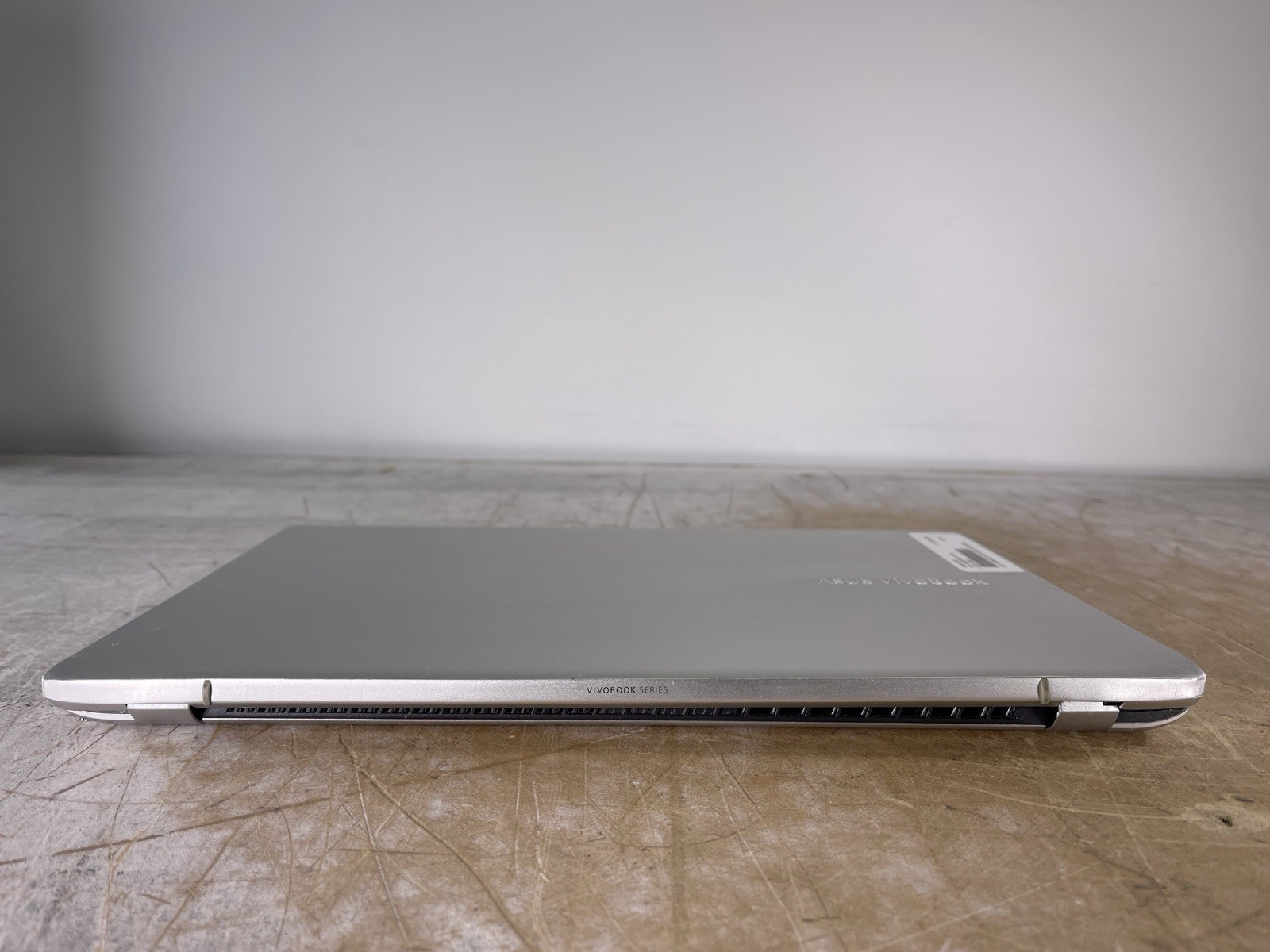 ASUS VIVOBOOK 15 S532F i5-10210U @ 1.60 GHz, 8GB RAM, NO HDD/OS – (FOR PARTS)