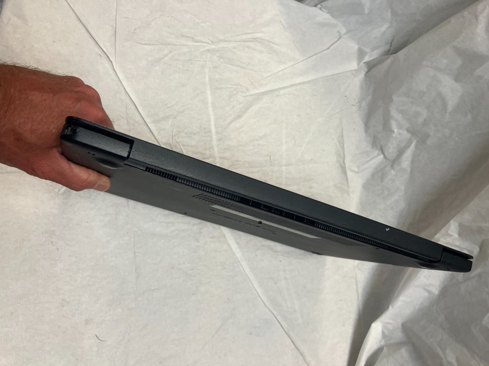 Dell Inspiron 3595 15.6″ AMD A9-9425 Radeon R5 no SSD no Ram FOR PARTS
