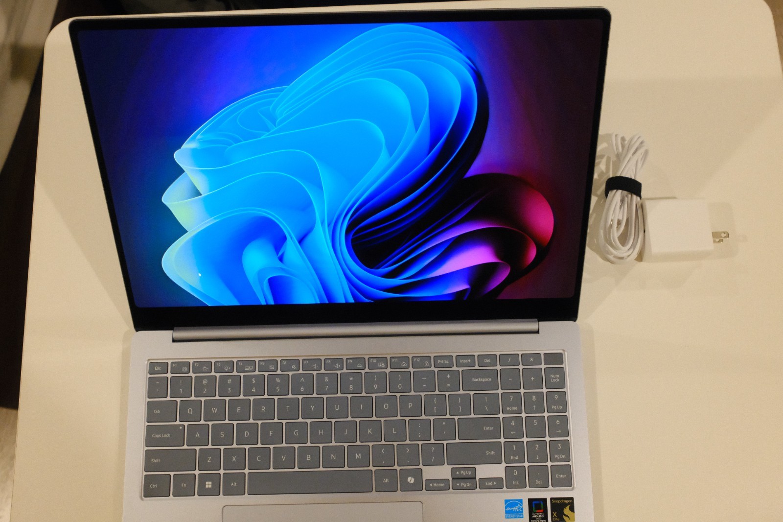 Samsung Galaxy Book4 Edge 16″ 3K OLED Touch Screen Snapdragon X Elite 16GB 512GB