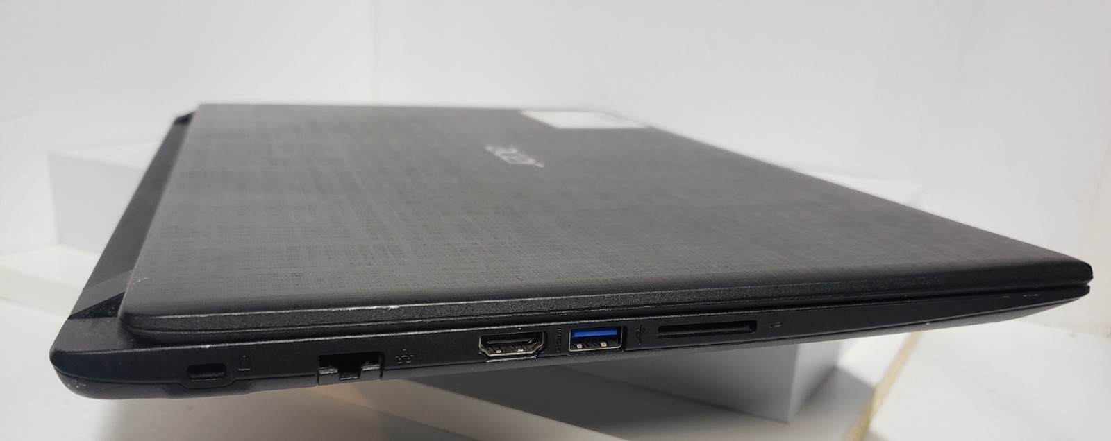 Acer Aspire E5-576 17″ Laptop AMD A4 4GB RAM 1TB HDD