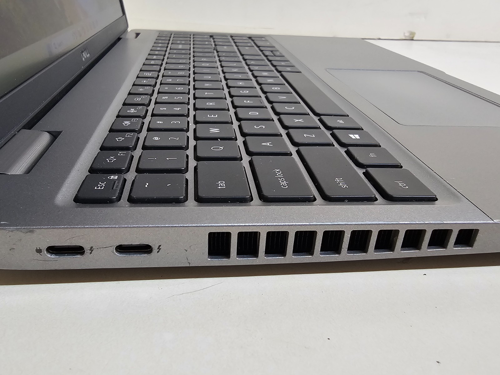 Dell Latitude 5520 Laptop – 2.6 GHz i5-1145G7 16GB 512GB 15.6″ Touchscreen SP30