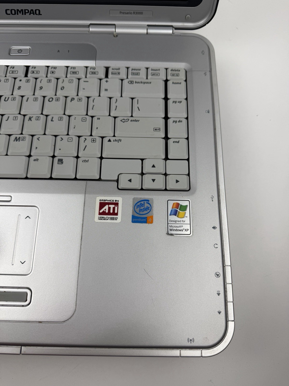 COMPAQ Presario R3000 | Laptop | Windows XP Professional | With power Cord