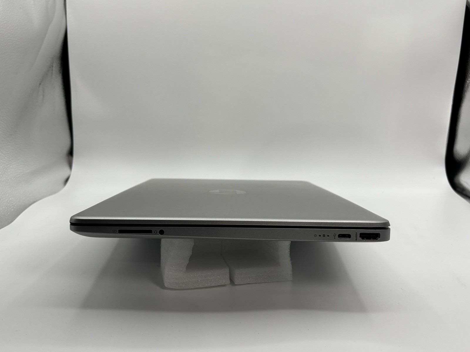 HP 15-dy1076nr Laptop, 15.6″, i5-1035G1, 8GB RAM, 256GB SSD, Windows 11