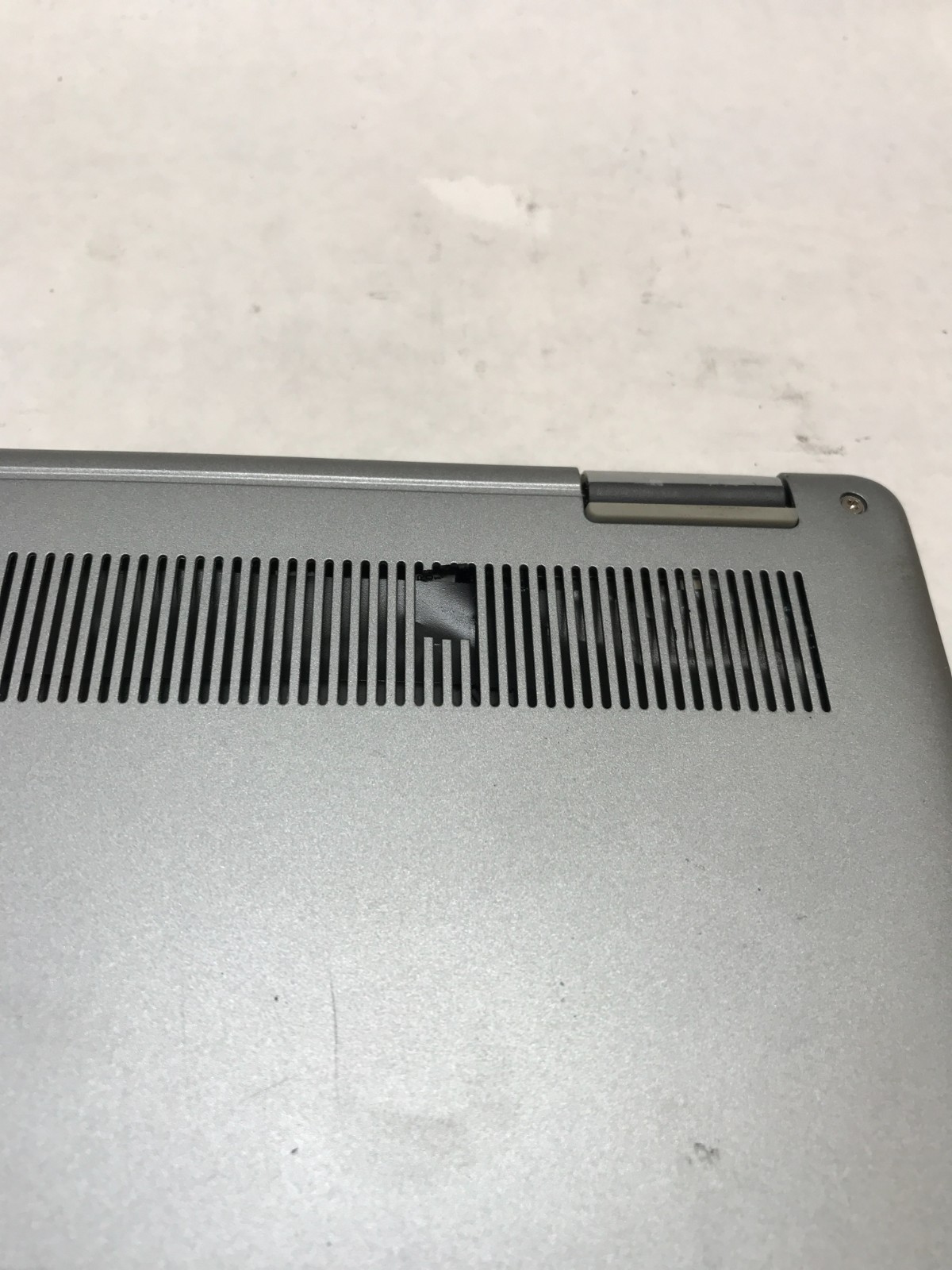 Dell Latitude 3301 13″ Intel Core i5 8GB RAM NO SSD/OS For Parts READ DESC – DW