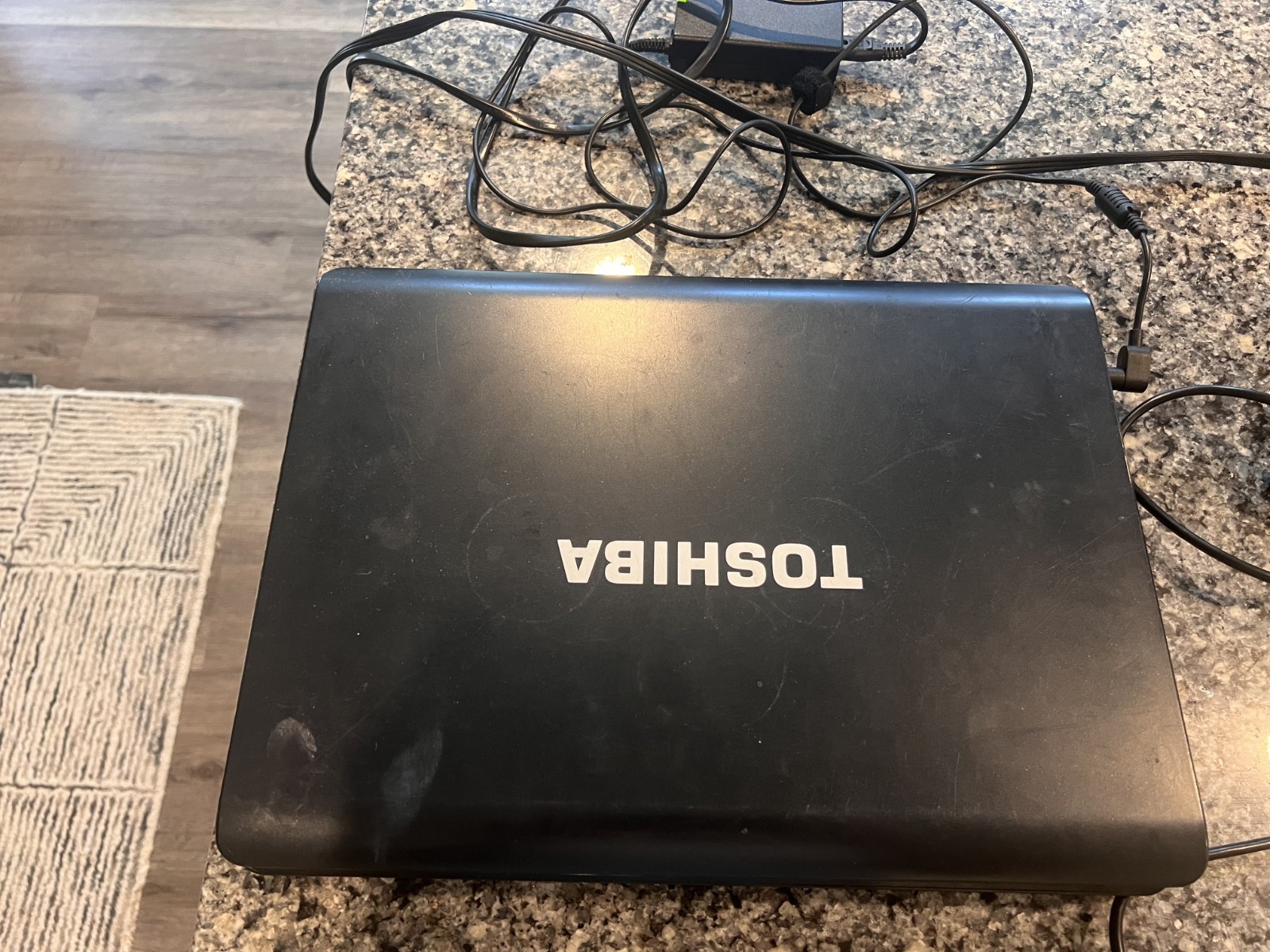 Toshiba Satellite A215 Win 147gb Ram, AMD , Wi-Fi, DVD Drive, WORKS WELL