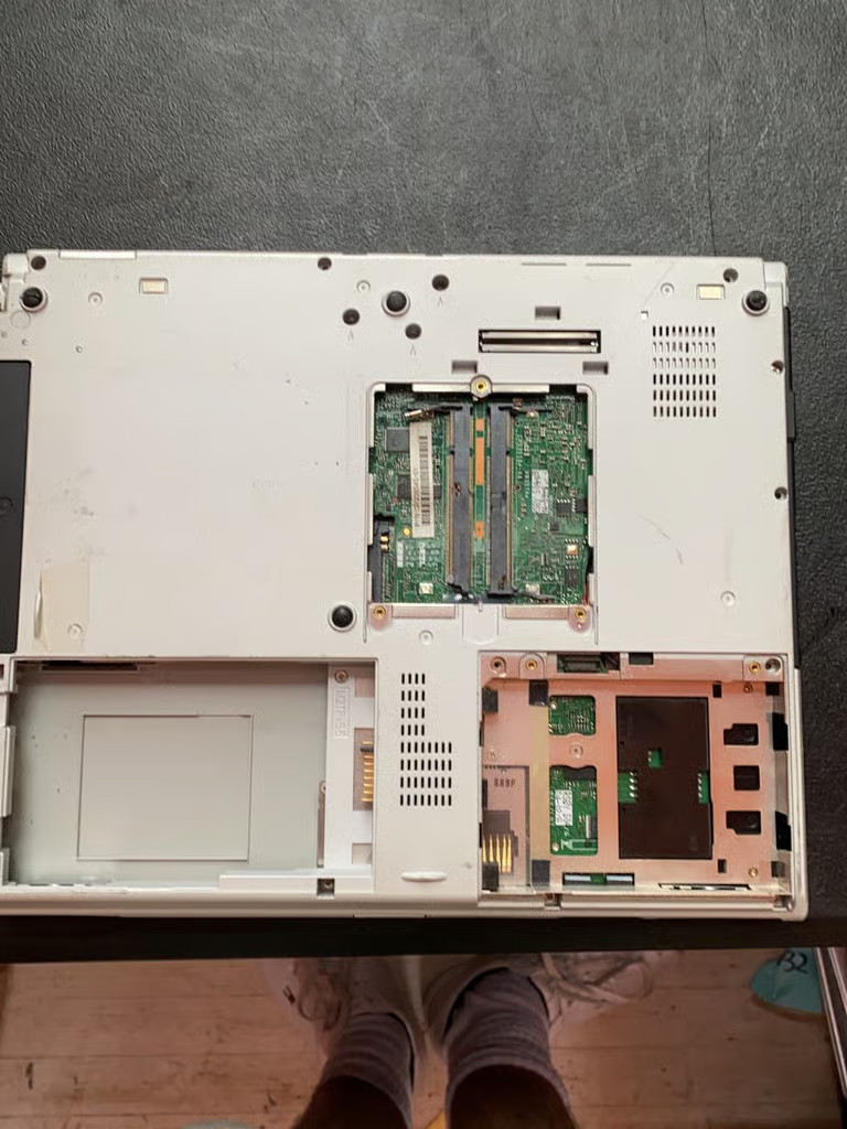 Fujitsu Lifebook T Series – Doesn’t Boot | Back Cover Missing | For Parts As-Is
