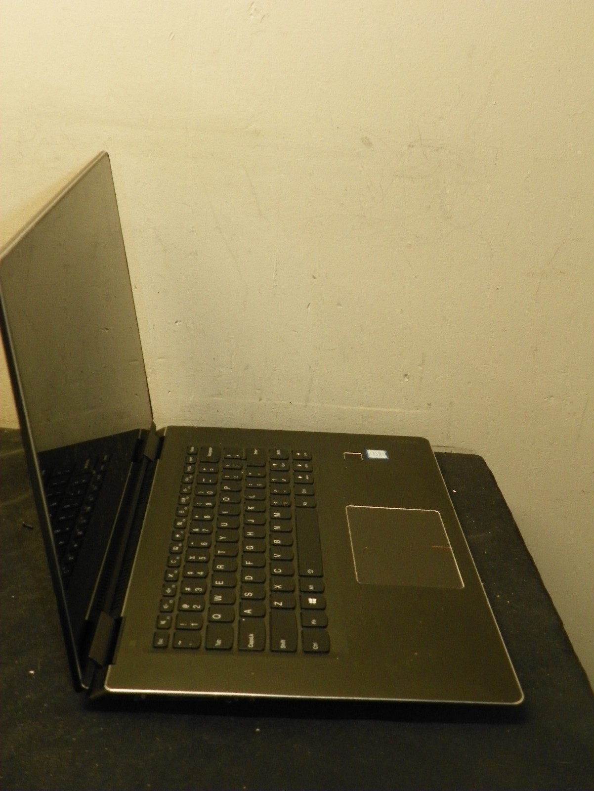 Lenovo Yoga 710 15.6 Inch 2-In-1 Touchscreen i5 For Parts – Has Screen Issue