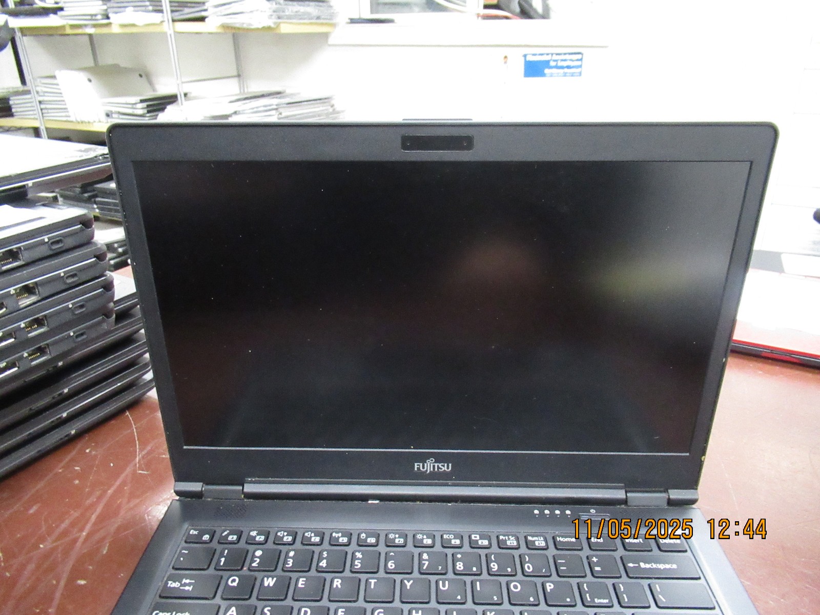 Fujitsu Lifebook U749 i7-8665U 1.90GHz Laptop [NO RAM/HDD/AC/OS] [BADBTRY]