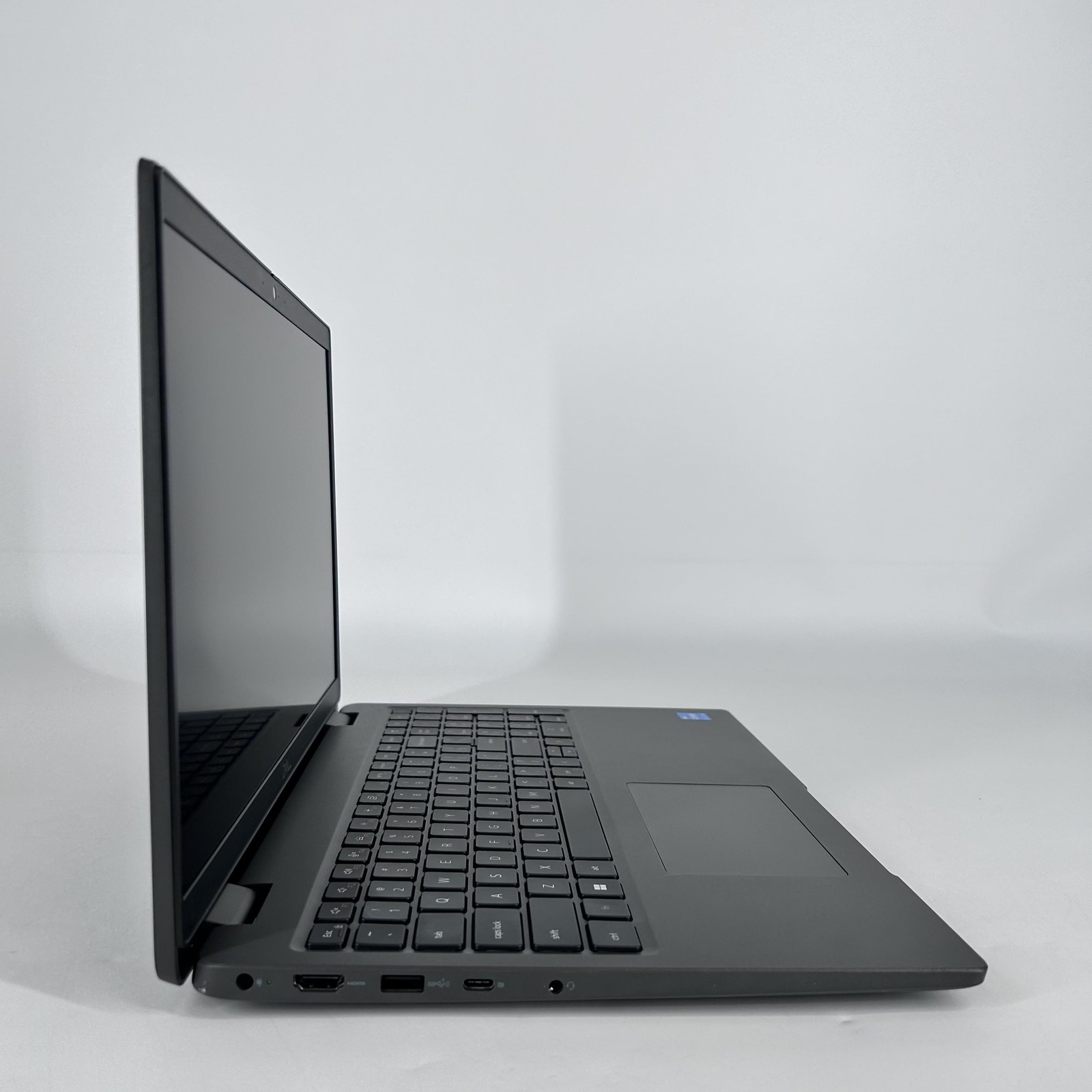 Dell Latitude 3540 15.6 Gray FHD 1.3 GHz i5-1335U 16GB RAM 256GB SSD Good