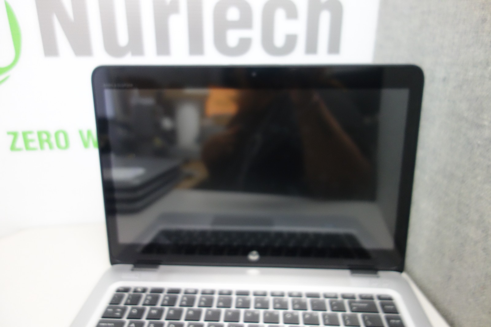 HP EliteBook 840 G4 [TOUCH] 14″ i5 2.8GHz 16GB/240GB m2SSD [NO OS] Laptop + AC
