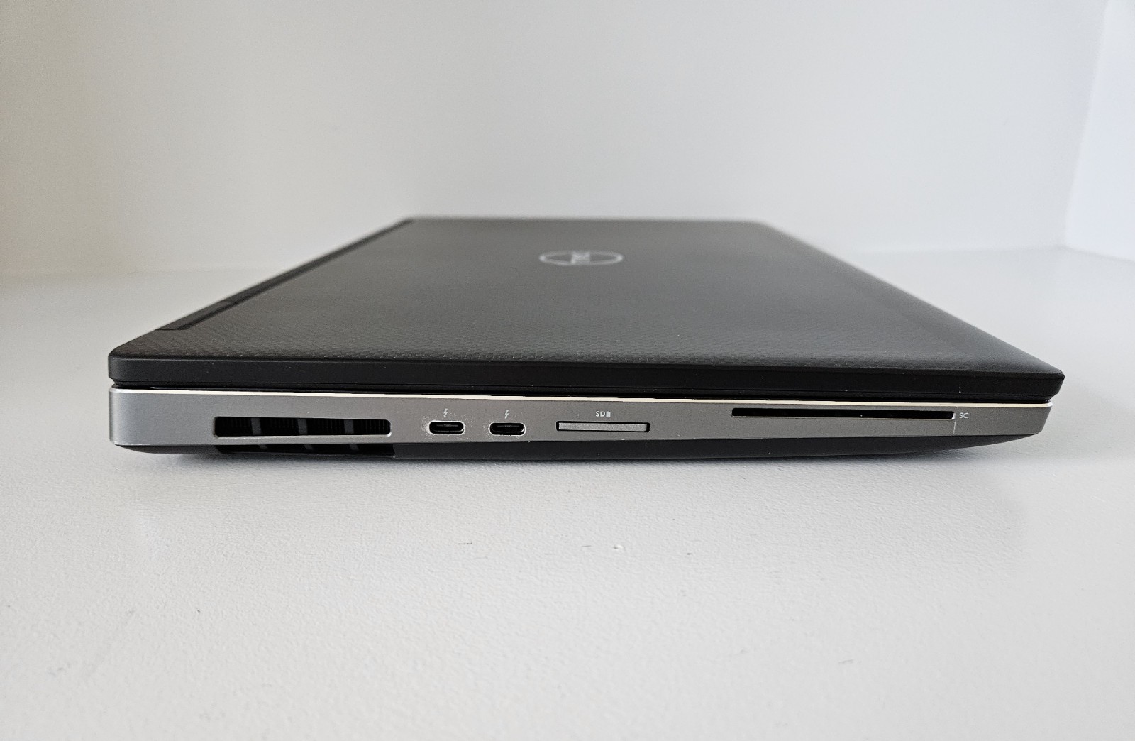 Dell Precision 7530 Xeon E-2186M 2.90GHz 16GB RAM 512GB NVMe Win 11 Pro TouchScr