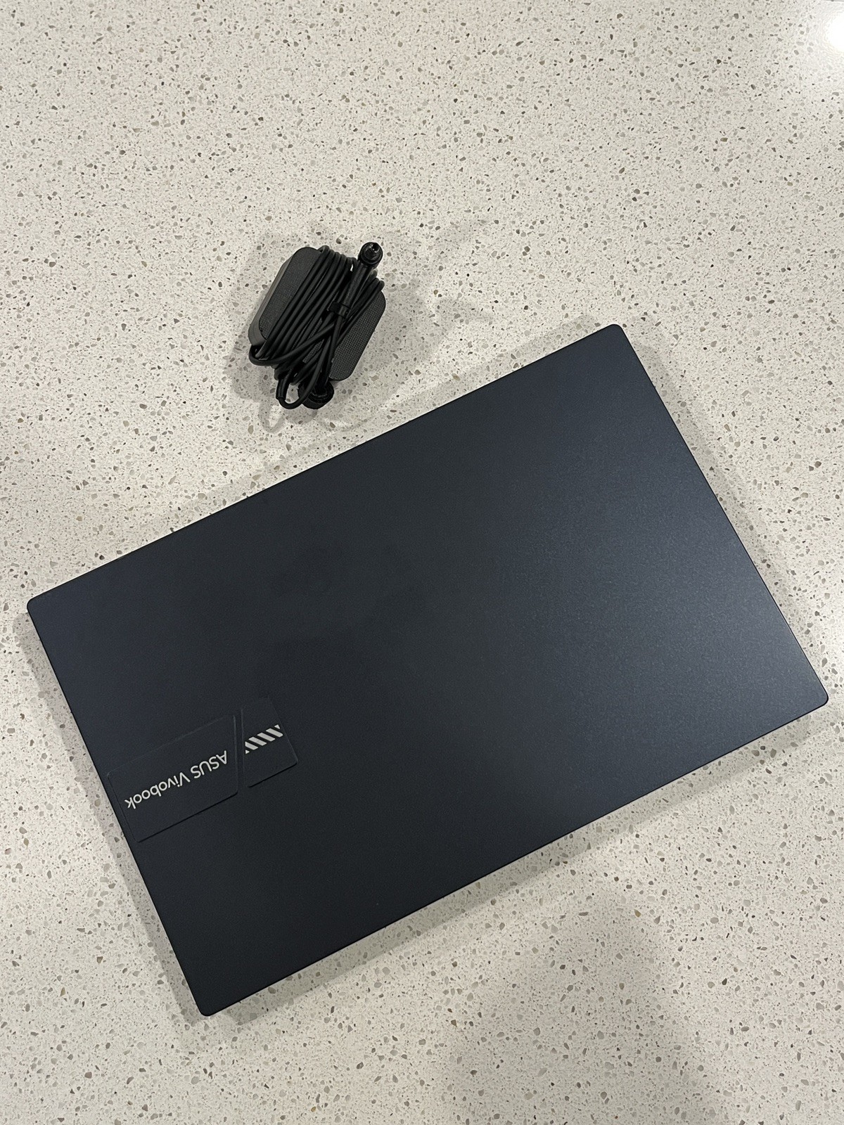 ASUS VivoBook X1404 14″ Intel Core i3-1215U 8GB RAM 256GB SSD NVMe