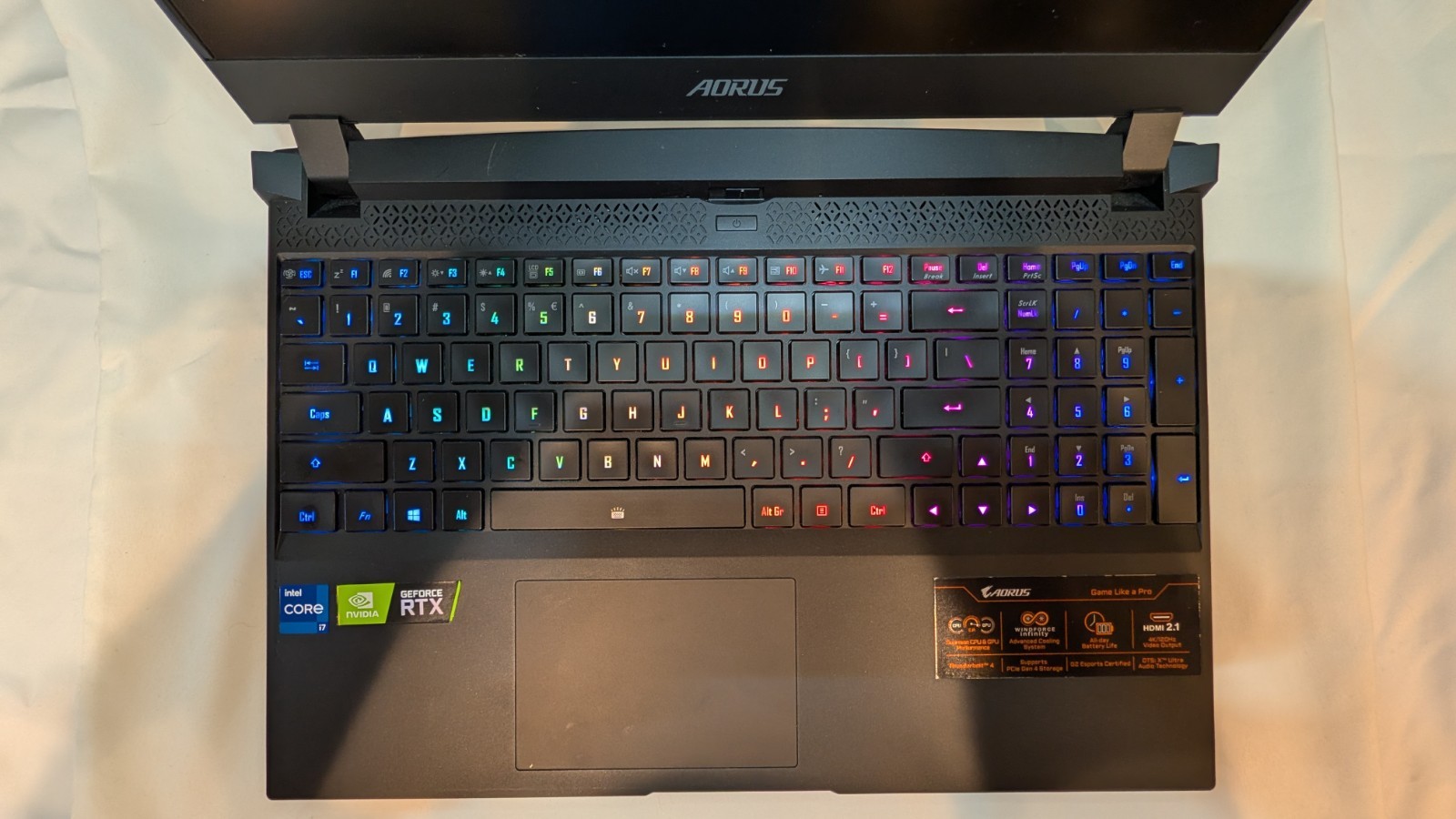 GIGABYTE AORUS 15P YD 15.6″ 300Hz Gaming Laptop RTX 3080 i7-11800H 32GB 3TB SSD