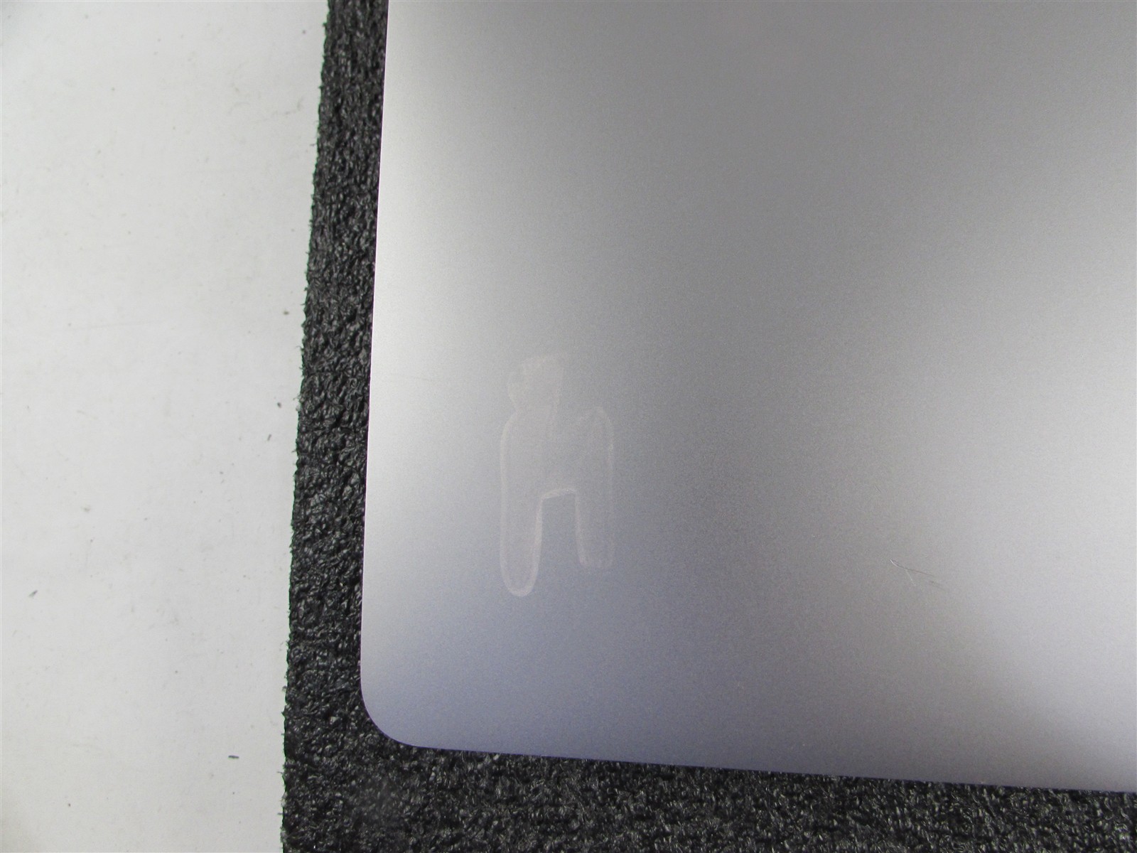 APPLE MACBOOK PRO A2141 3072X1920 I9-9980Hk 1TB SSD 32GB RAM AMD GPU NO O.S