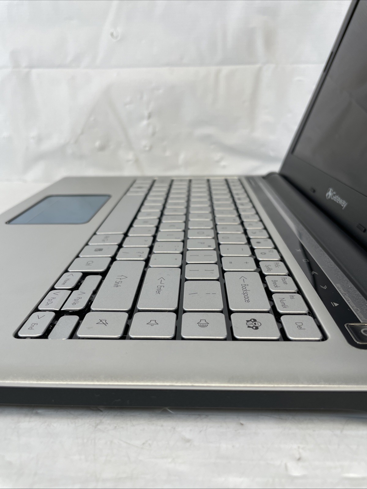 Gateway NELA0 ID49C07U 14″ Intel Core i3-350M 2.27GHz 4GB RAM 500GB HDD Win10