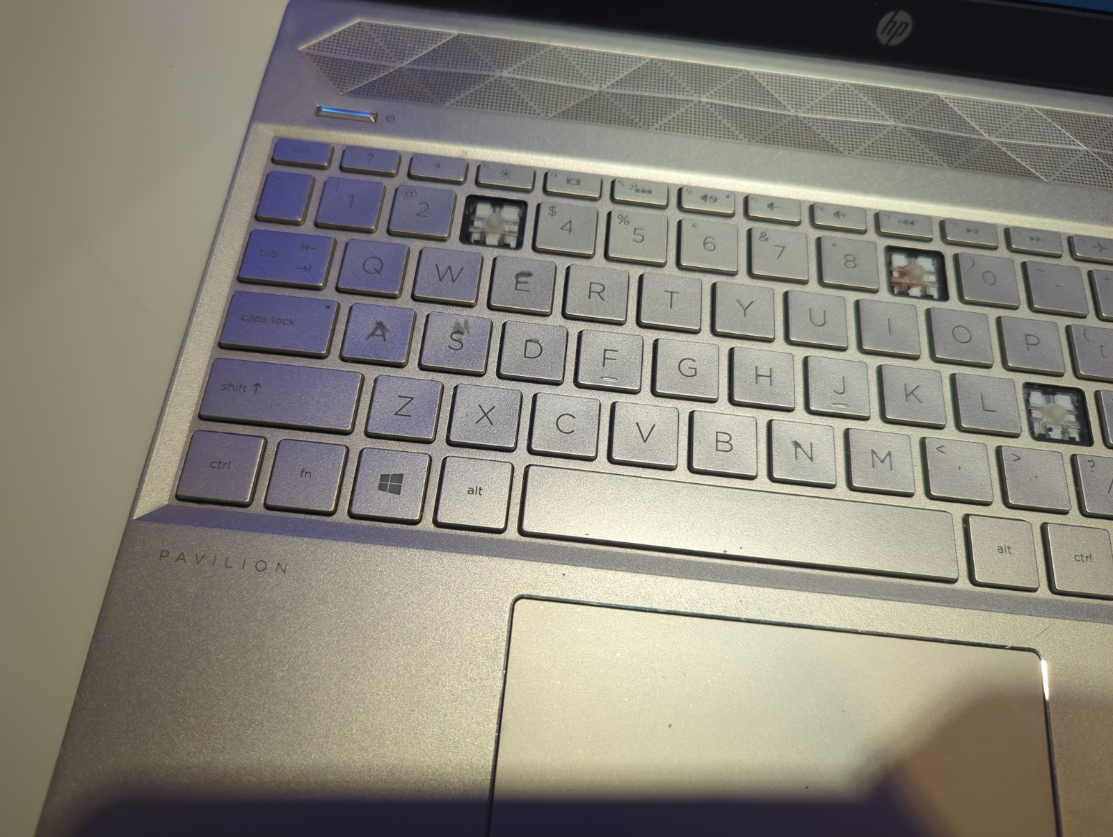 HP Pavilion 15-cs3672cl, i7-1065G7, 8gb Ram, 15.6″ FHD Touch Display, READ BELOW