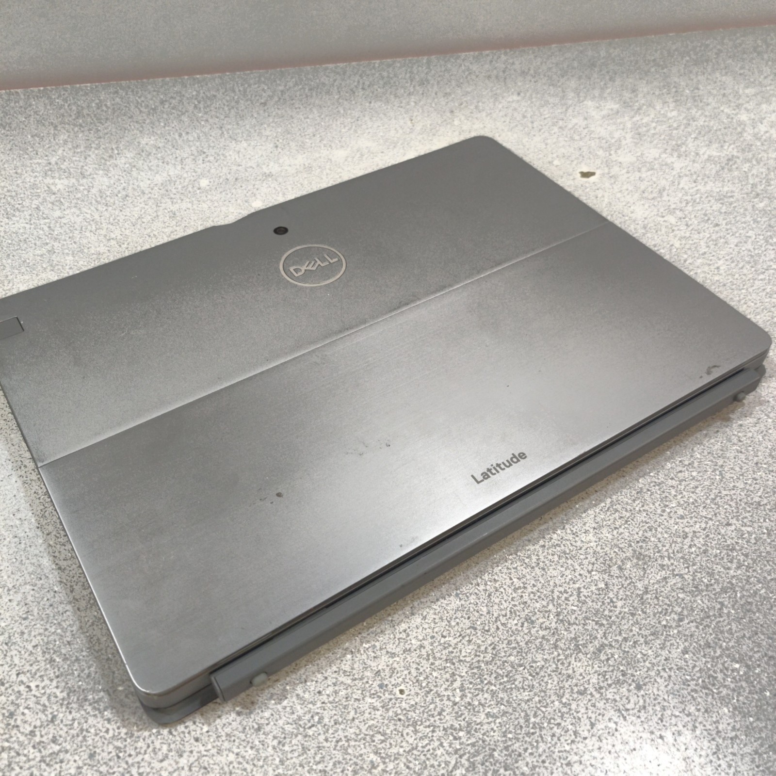DELL LATITUDE 7200 2-IN-1 12″ FHD I5-8365U 8GB FOR PARTS PLEASE READ DESCRIPTION