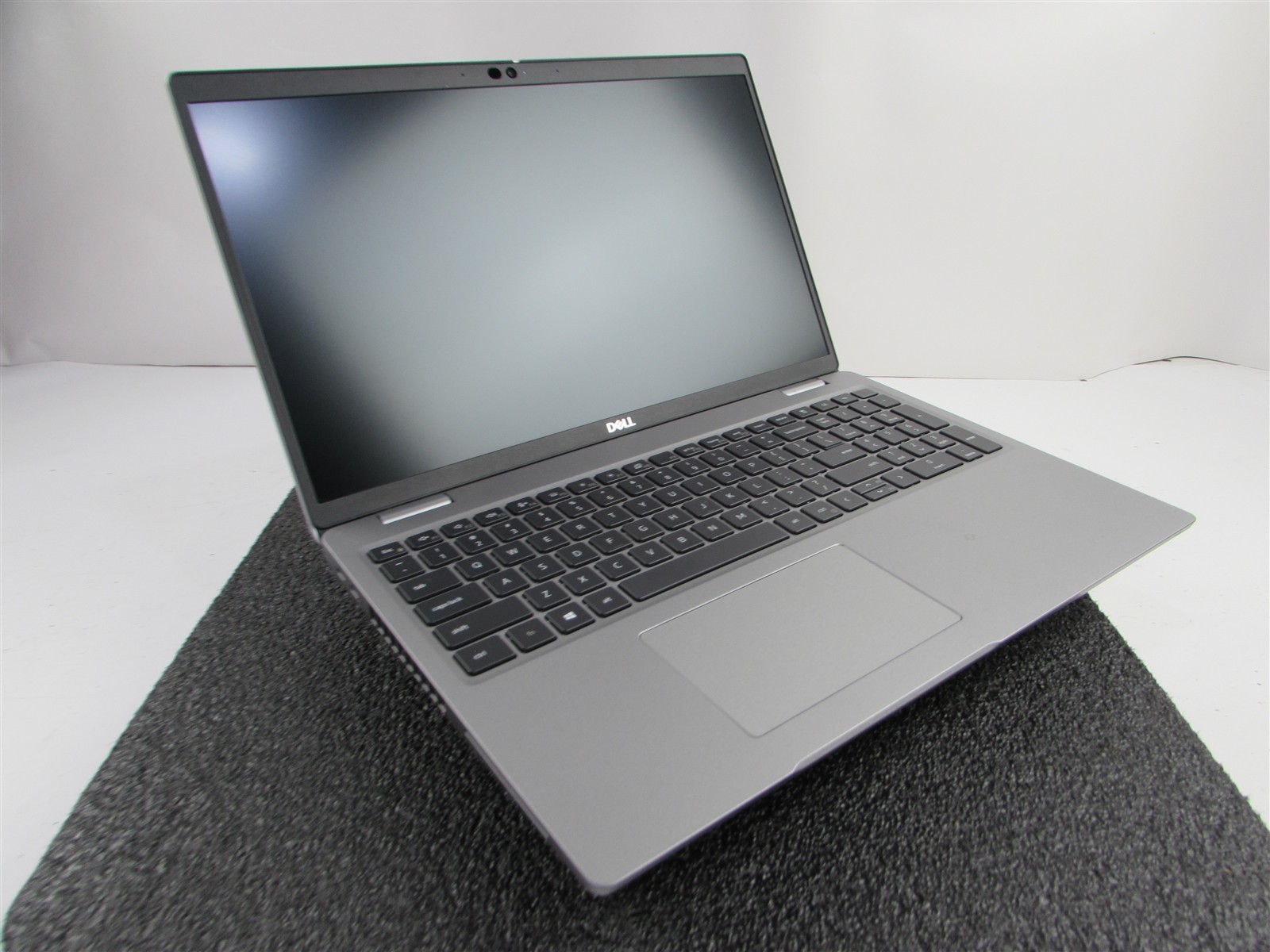 DELL LATITUDE 5520 1920X1080 FHD CORE I7-1185G7 NO SSD NO RAM NO O.S