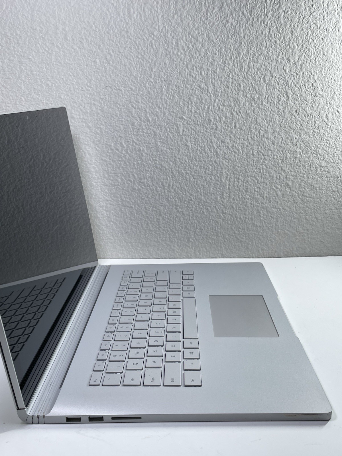 Microsoft Surface Book 2 i7-8650U 1.90GHz 16GB RAM 256GB SSD GeForce GTX 1060