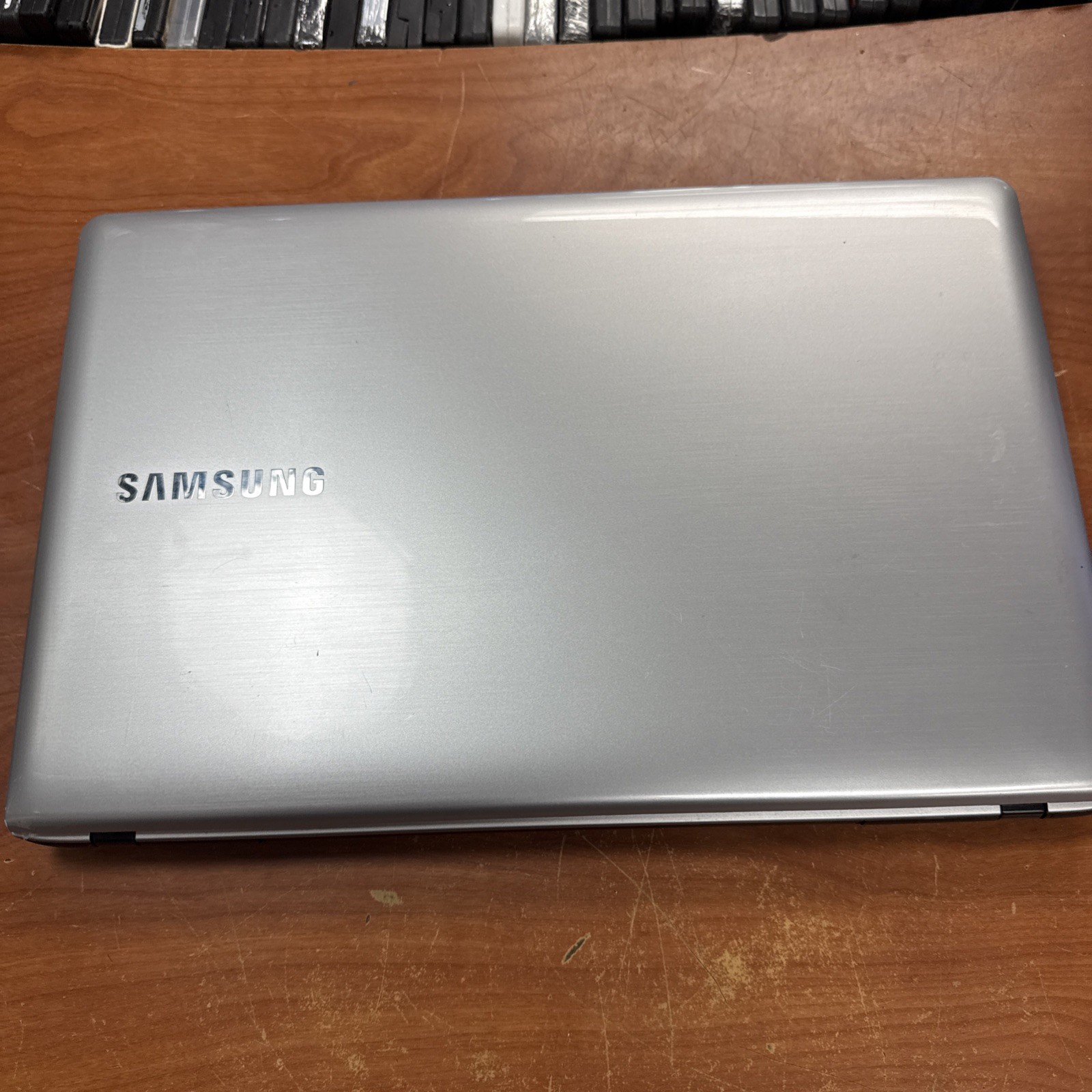 SAMSUNG NP300E5E I3-3120 2.50GHZ 4GB Of RAM – 750 GB Hard drive – Windows10