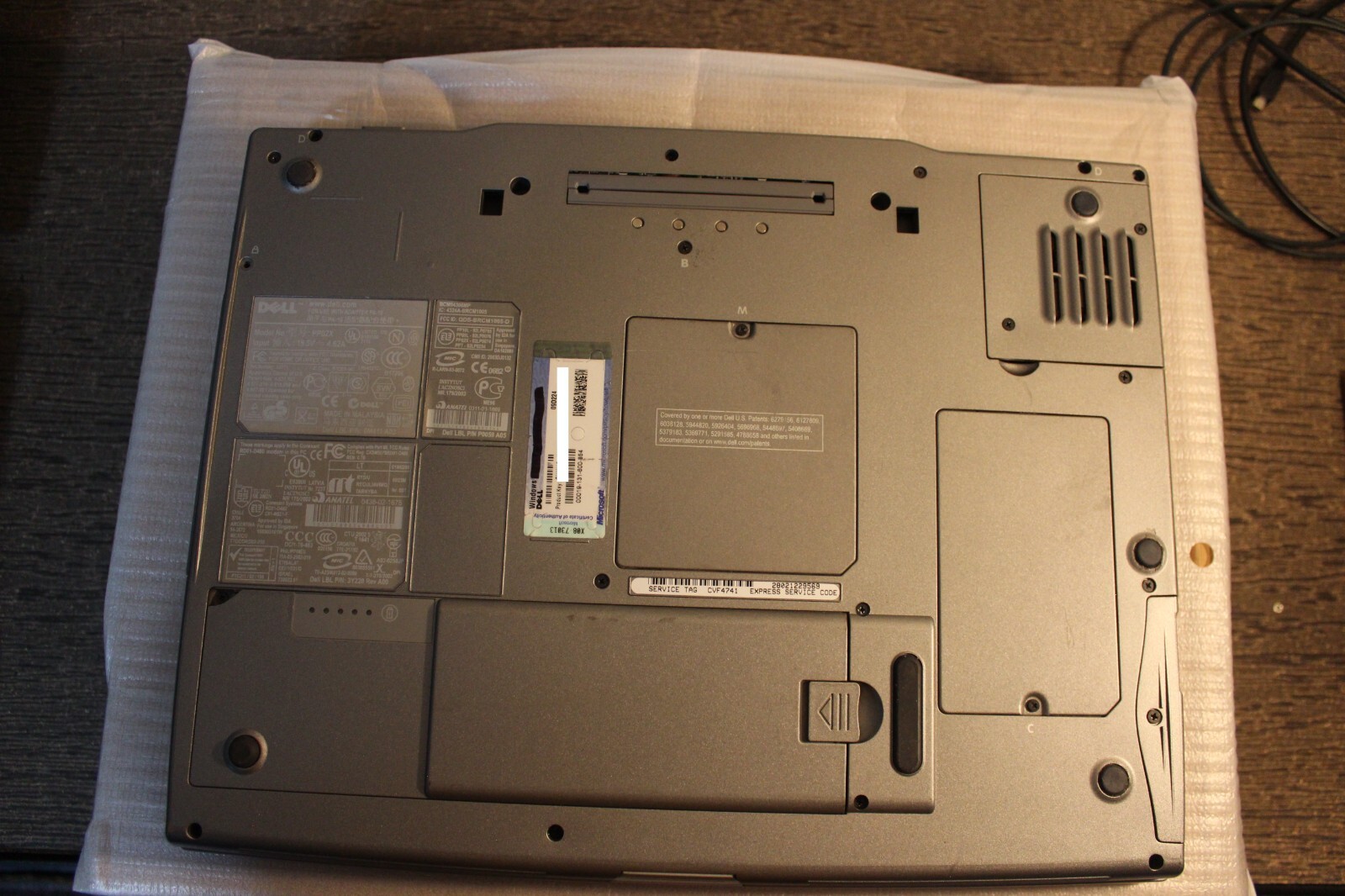 Dell D800 (1.40GHz/1GB/60GB/CDRW-DVD) WXGA Win XP PRO – SERIAL & PARALLEL Ports