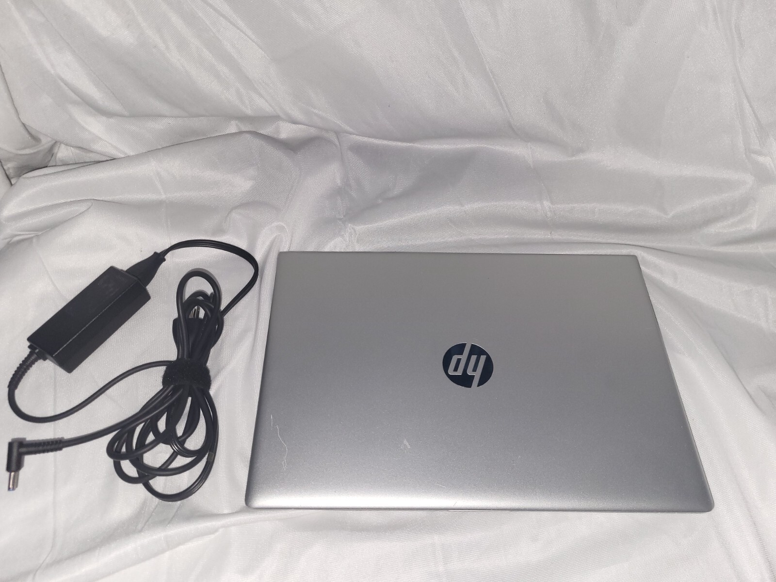 HP ProBook 645 G4 14″ AMD Ryzen 5 Pro 2500u 2.0 8GB 256GB SSD Win10 Screen Spot
