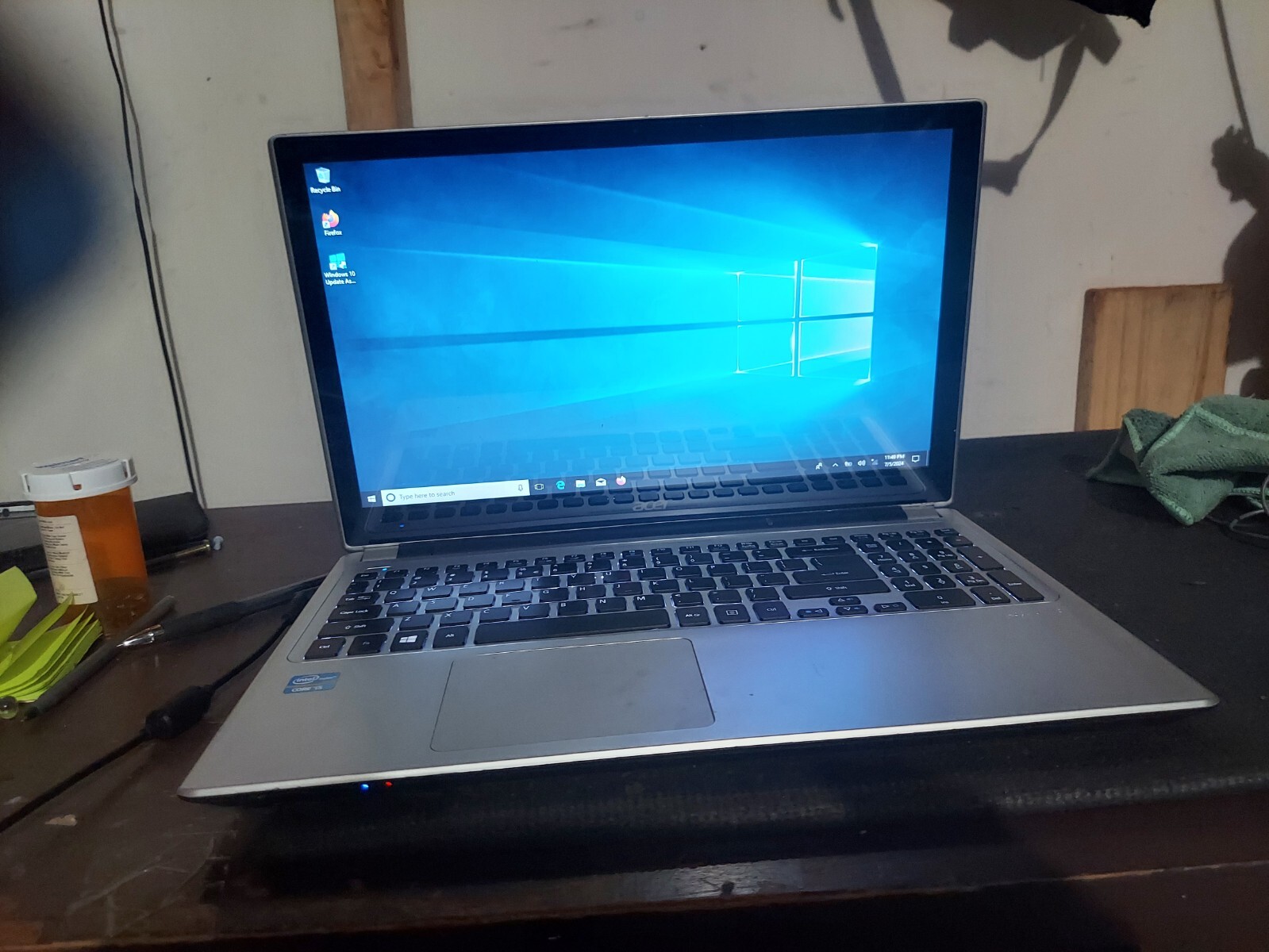 Acer Aspire v5-571P, i5 touch 6 GB RAM, 500 GB HDD Win 10
