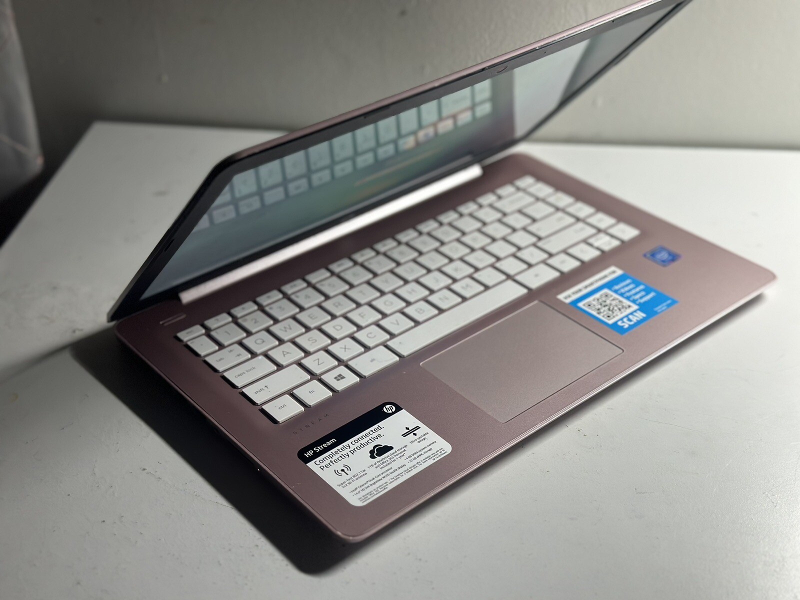 HP Stream 14-cb172wm 14″ (64 GB, Intel Celeron N4000, 1.10 GHz, 4 GB) Laptop…