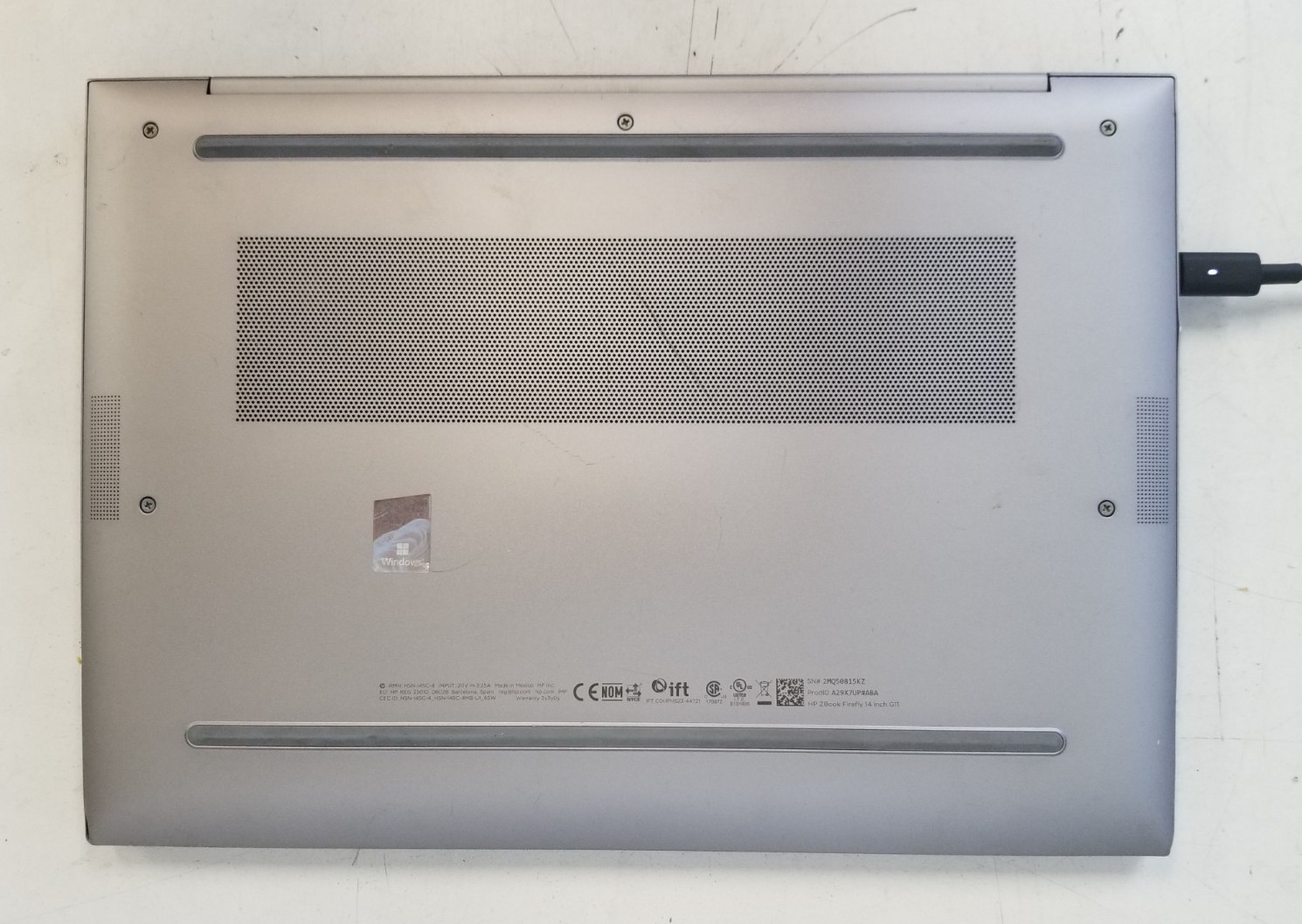 HP ZBook Firefly G11 14″ Core Ultra 5 135H 1.7GHz 16GB RAM NO OS NO SSD