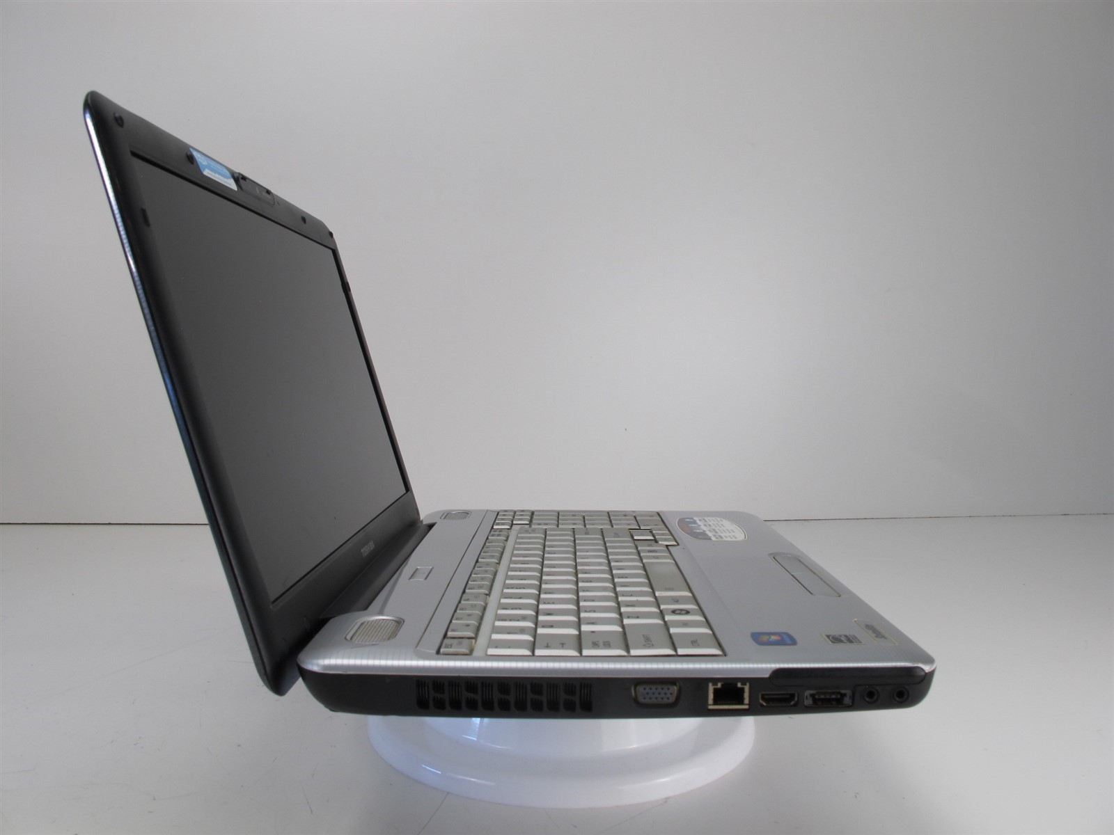 Toshiba Satellite L505 Intel i3 M330 2.13GHz 2GB Ram