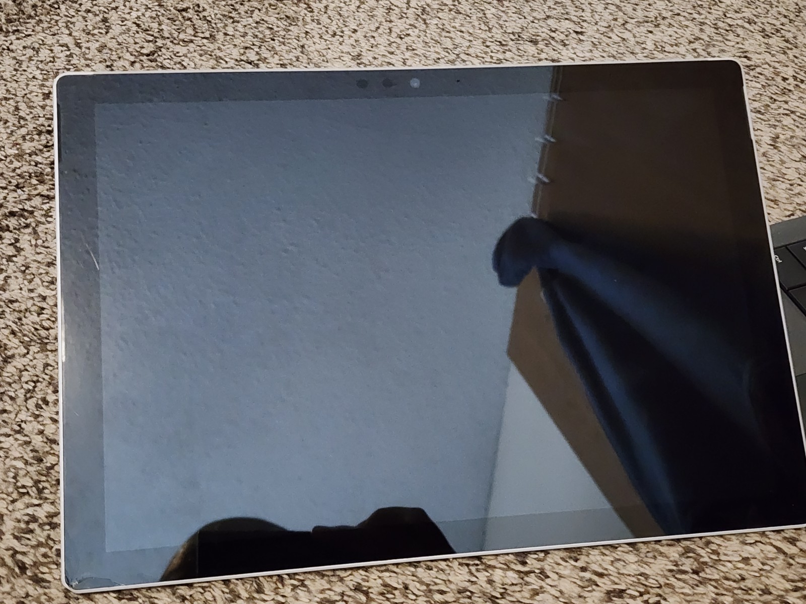 CRAiCKED SCREEN-TOUCH STILL WORKS-MISSING F7 KEY- Surface Pro 5 -WINDOWS 11