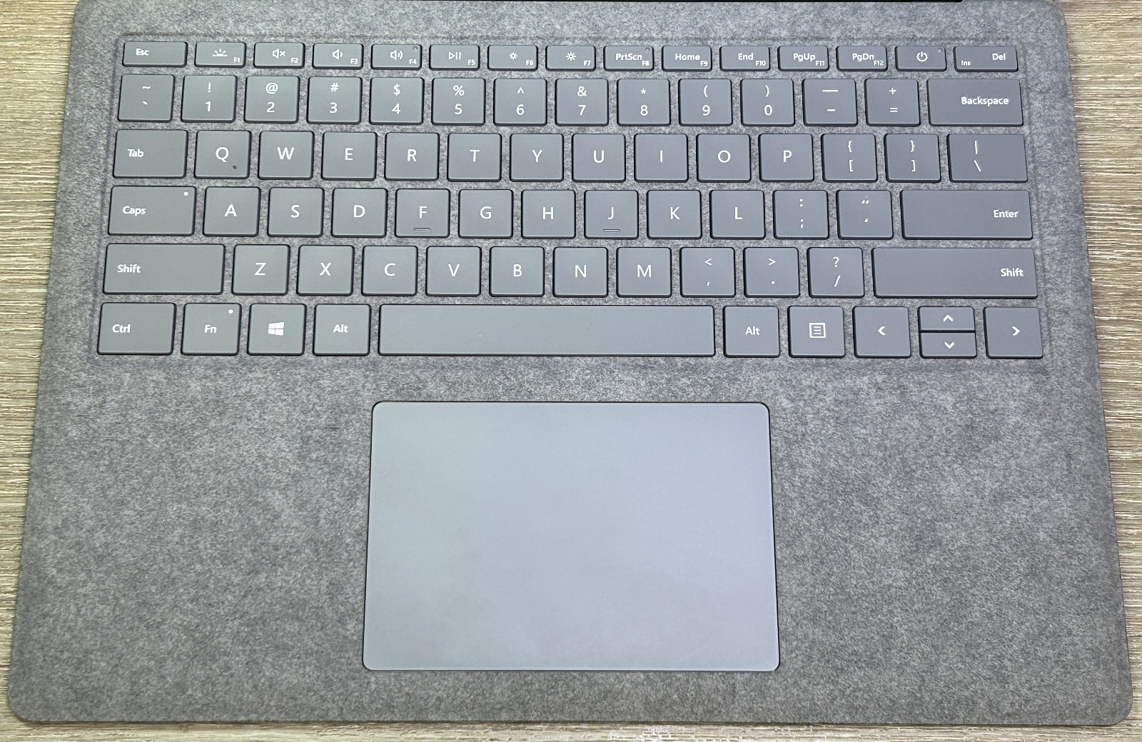 Microsoft Surface Laptop 3 13″ 2256 x 1504 Touch I5-1035G7 256GB SSD 8GB RAM