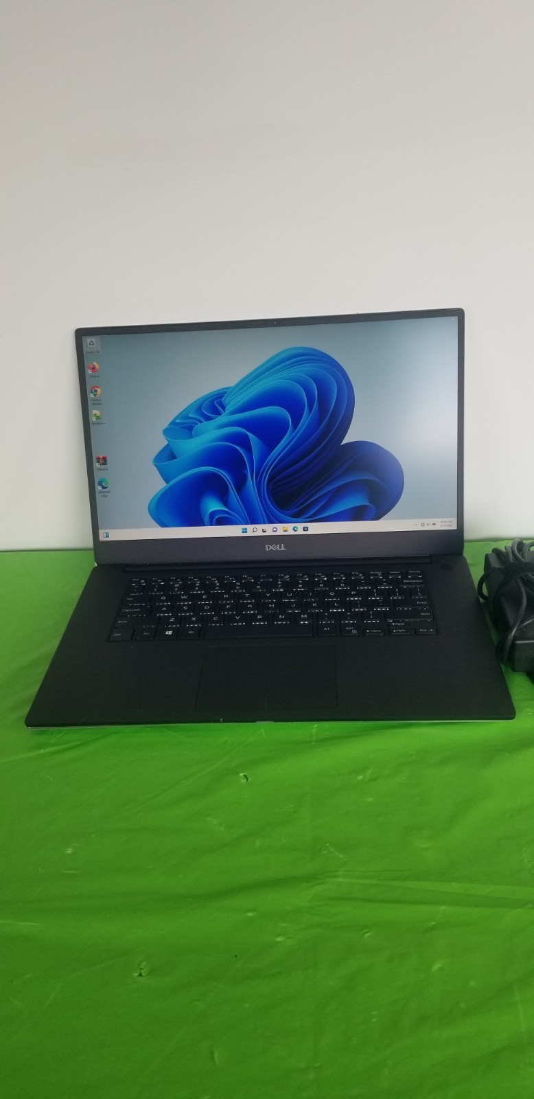 Dell Precision 5520 15.6″ Intel Xeon 2.80 E3-1505M V5-32GB RAM 512GB SSD WIN11