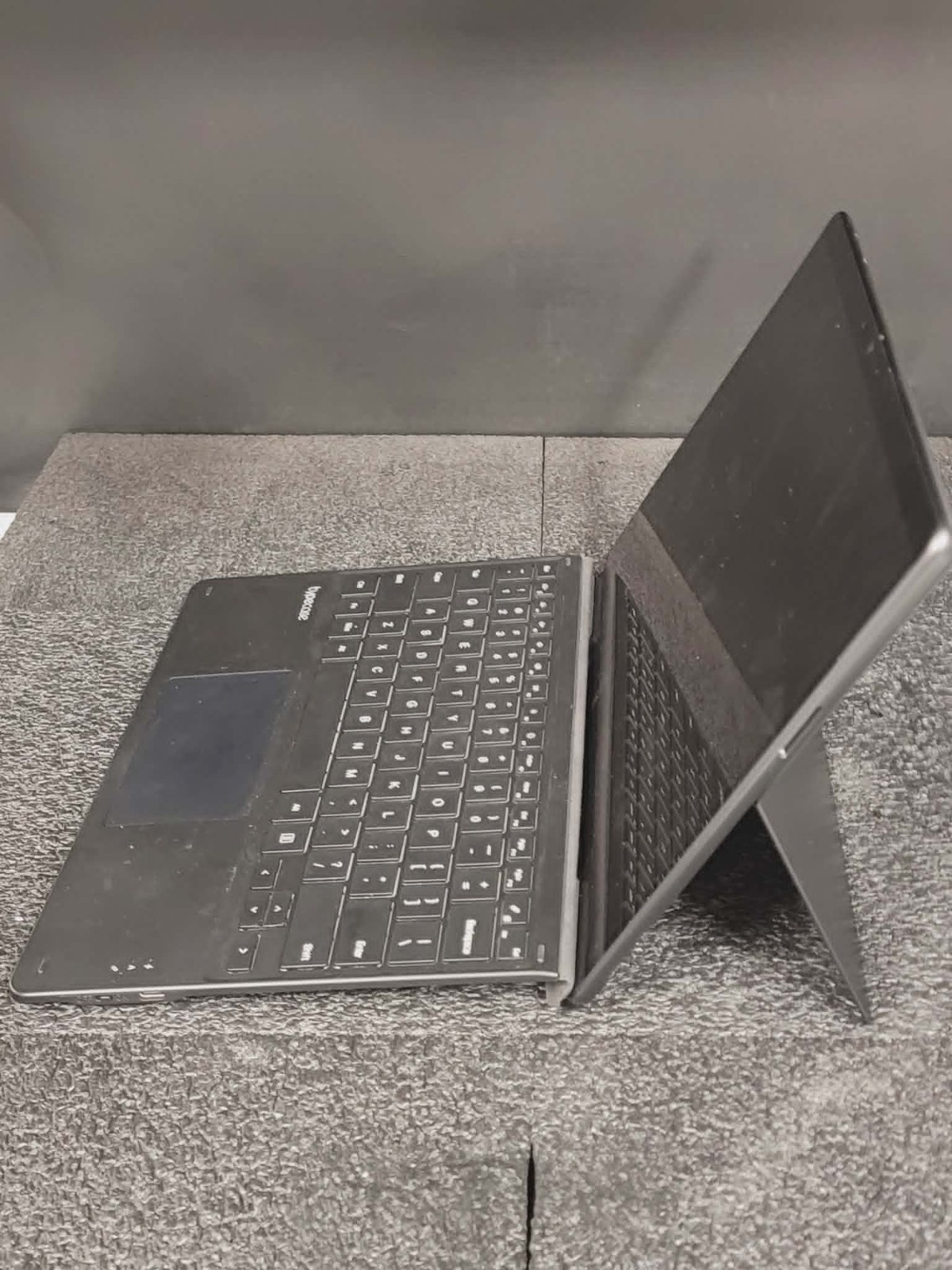 Microsoft Surface Laptop 7 13.8″ 2079 Ultra 7 165U 2.10GHz 16GB LPDDR5X 512GB