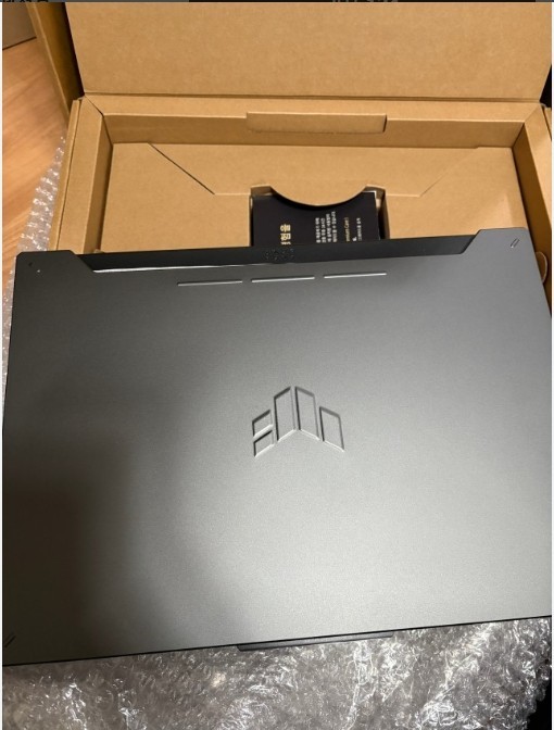 ASUS / TUF Gaming A18 / RAM 16GB / FA808UH-S8030 / RTX5050 / 512GB / Ryzen7 260