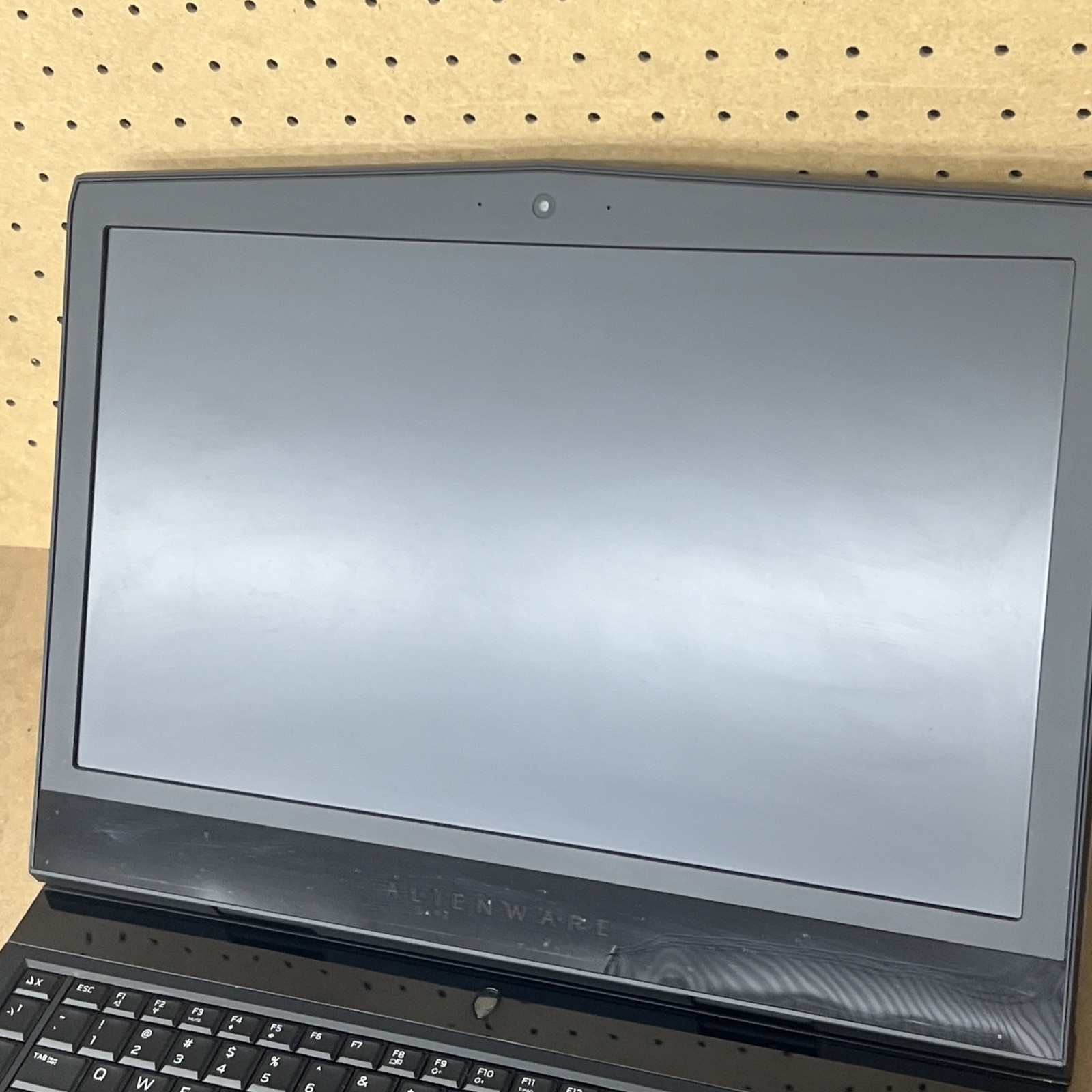 Alienware 17 R5 Gaming i7-8750H 16GB Ram 1TB SSD GTX 1070- Fair *76% Batt, Read*